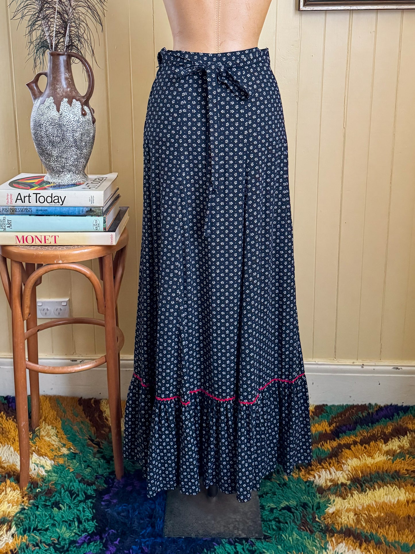 VINTAGE 1970S VISCOSE MINI FLORAL PRINT EMBROIDERED MAXI SKIRT XS