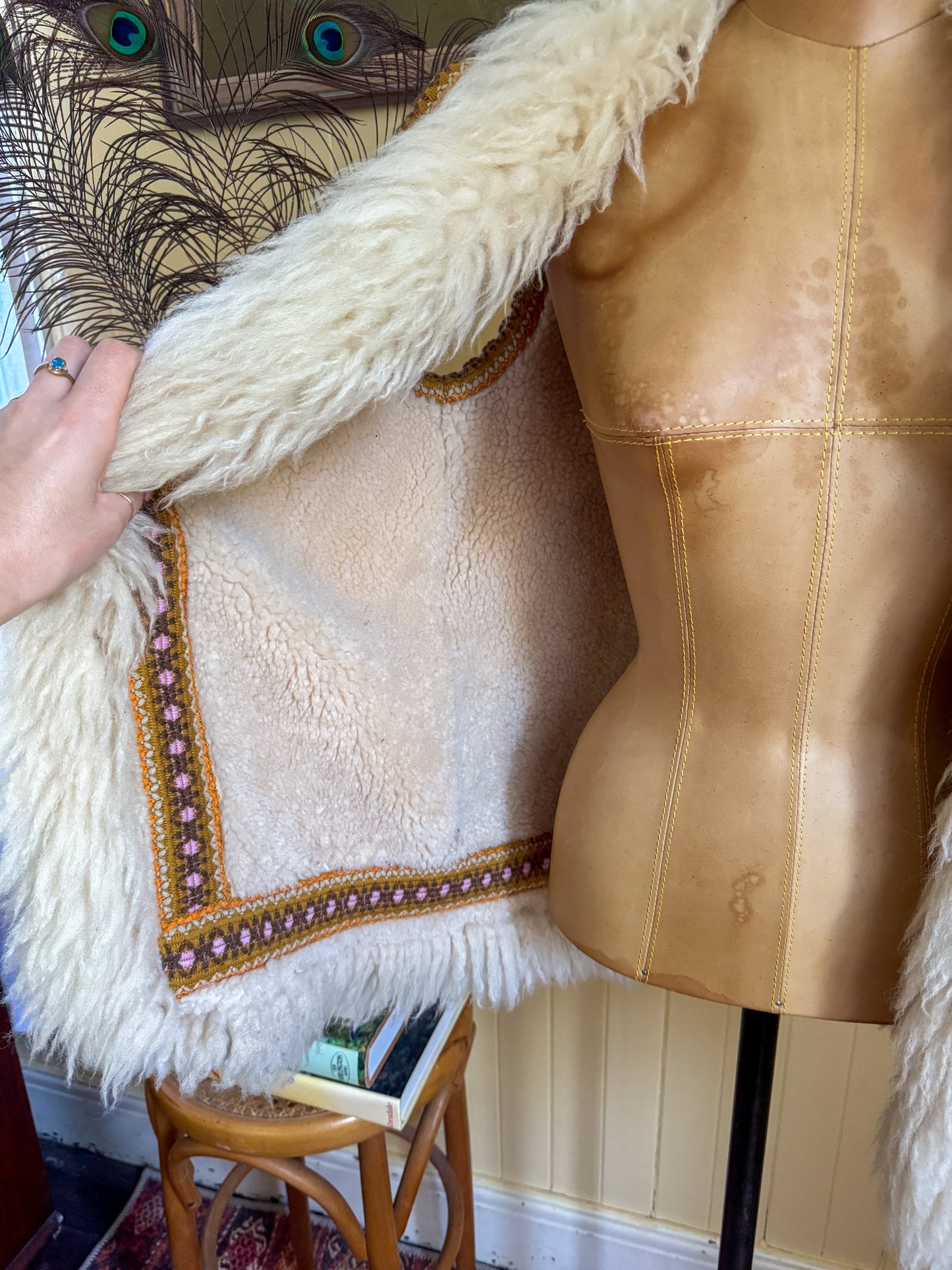 VINTAGE 1970S NATURAL SUEDE LEATHER PENNY LANE SHEARLING VEST S/M