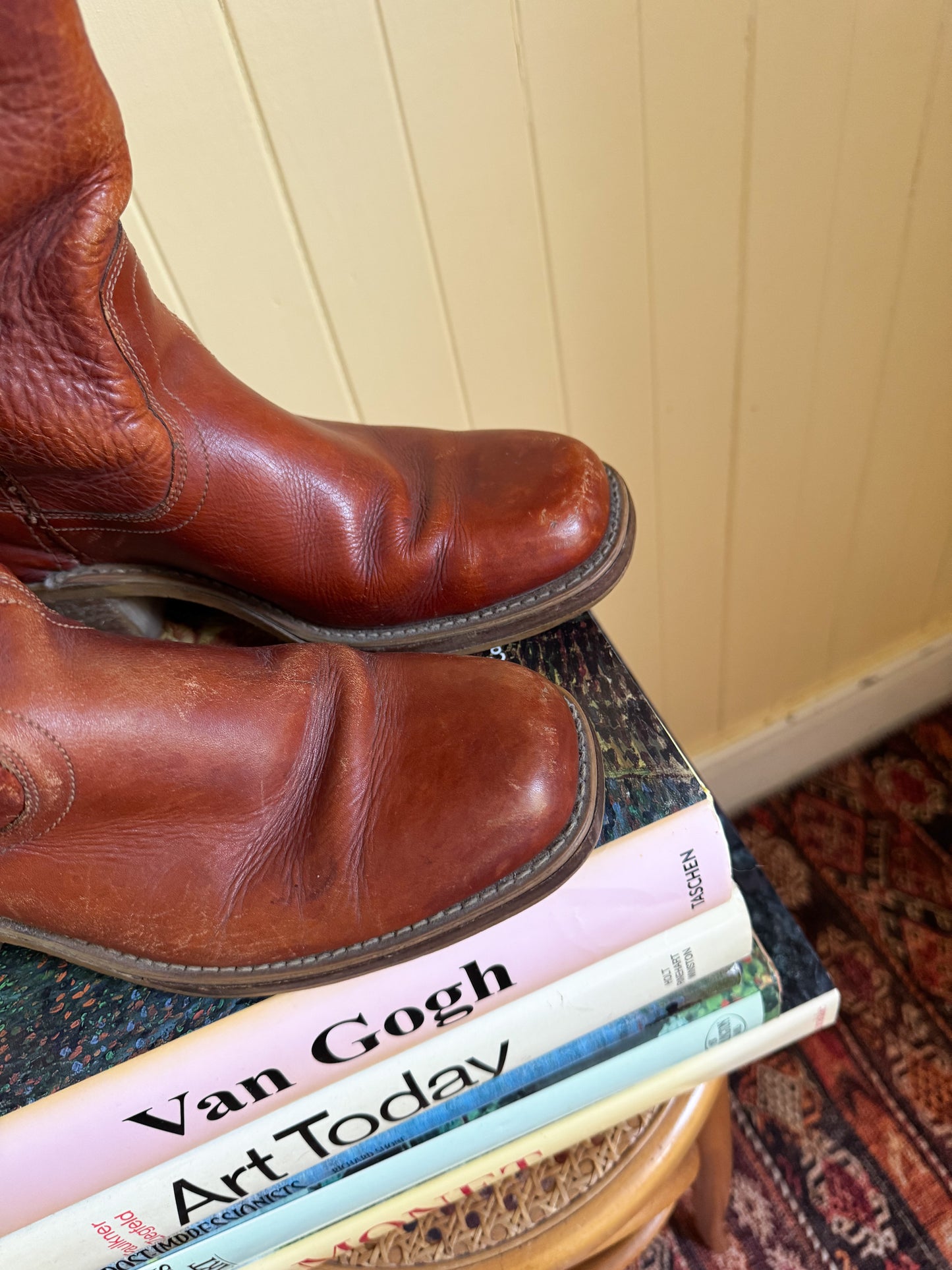 VINTAGE U.S.A DINGO MID CALF CAMPUS TAN LEATHER CUBAN HEEL BOOTS 10/41