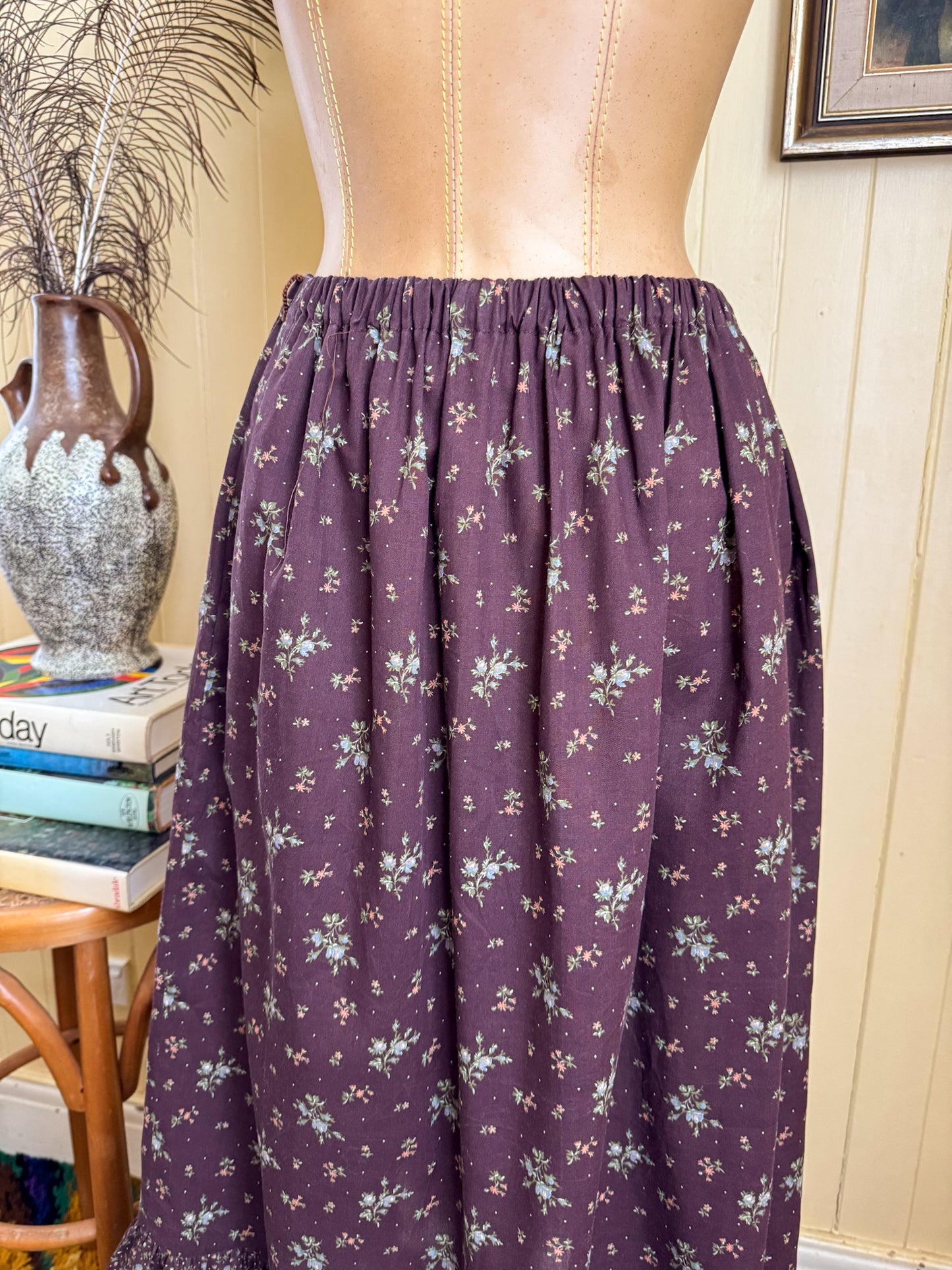 VINTAGE 1970S COTTON FLORAL PRINT RUFFLE LACE TRIM MIDI SKIRT XL