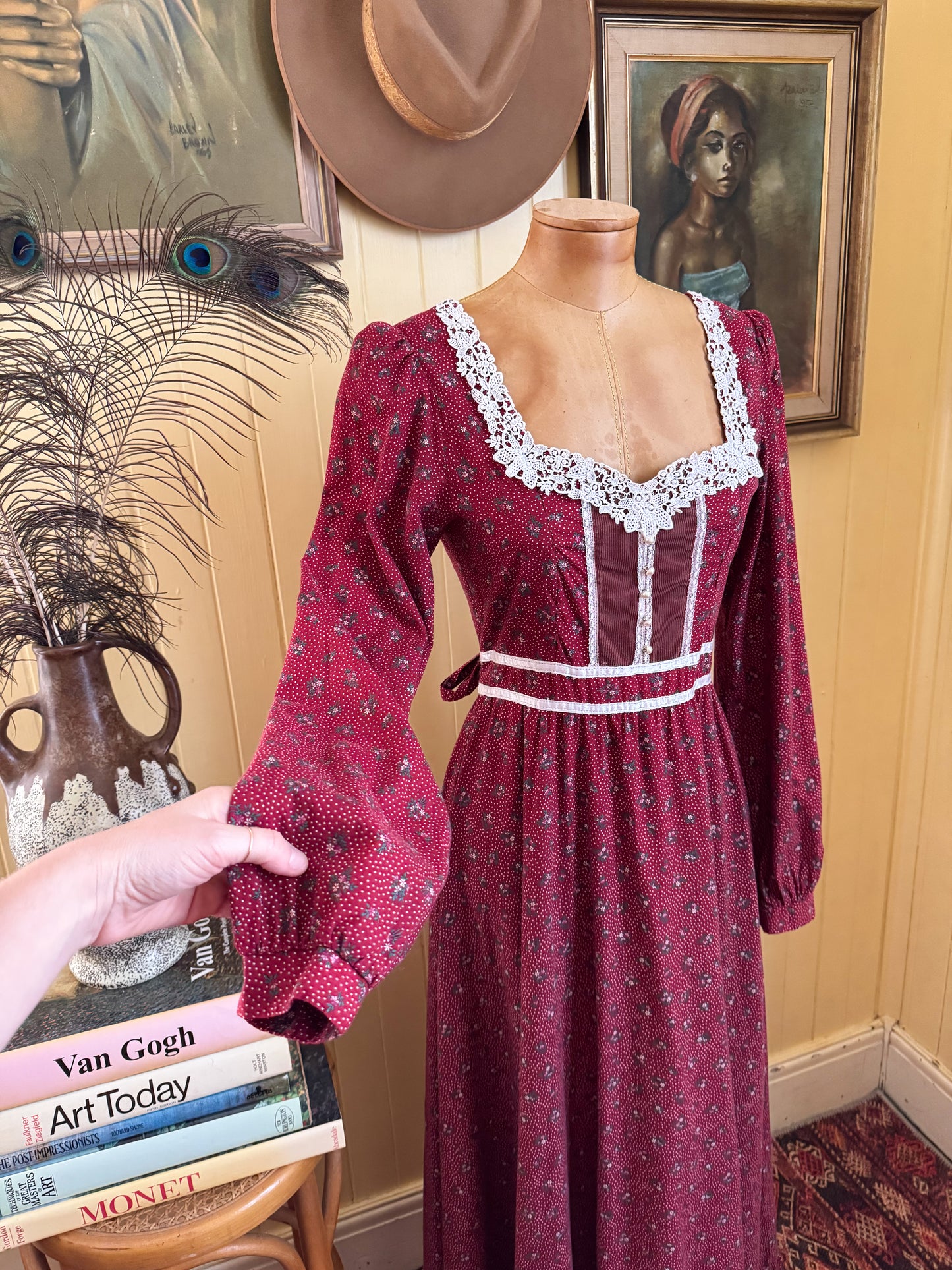 VINTAGE 1970S GUNNE SAX FLORAL PRINT COTTON + LACE PRAIRIE MAXI DRESS S