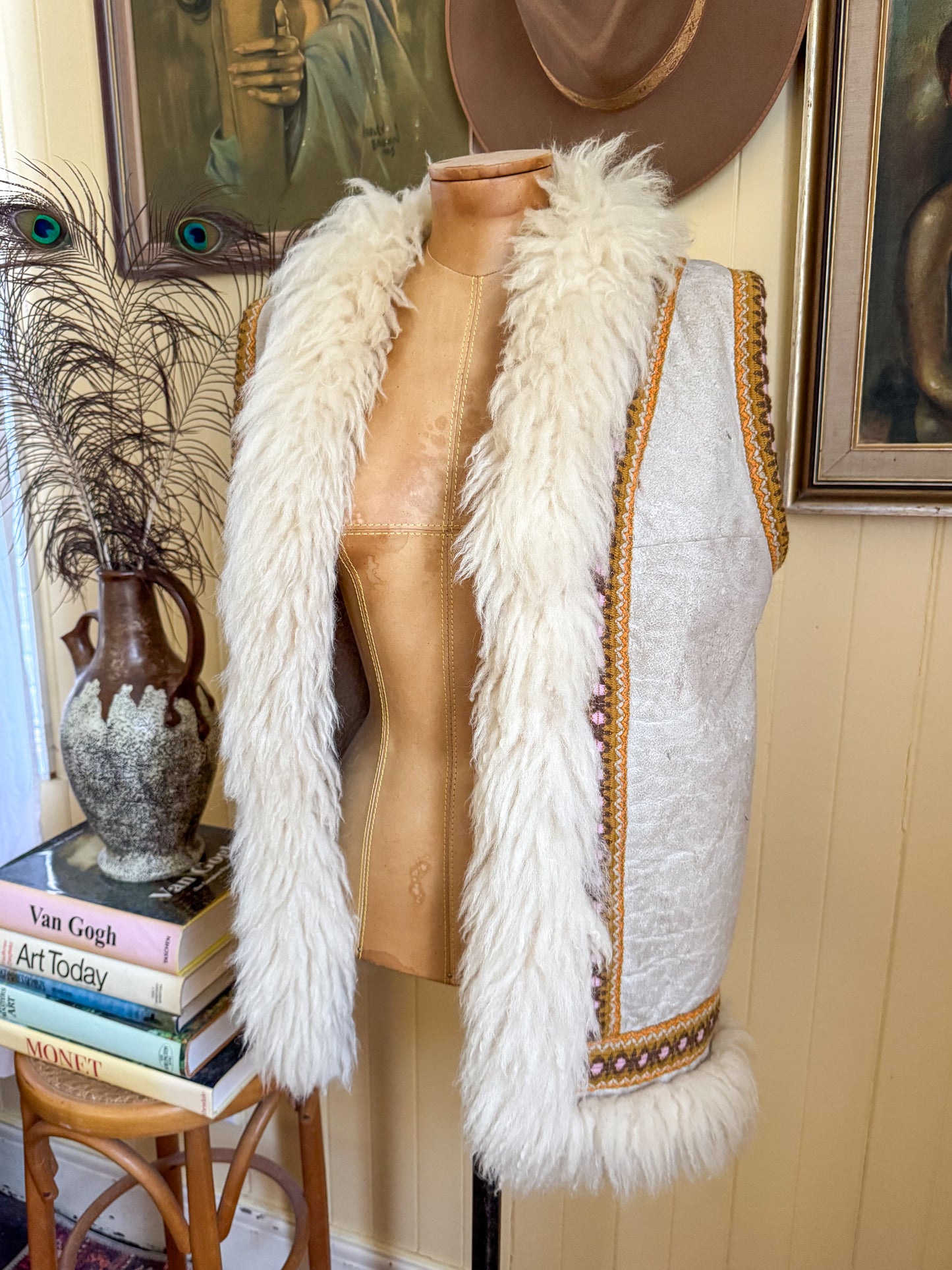 VINTAGE 1970S NATURAL SUEDE LEATHER PENNY LANE SHEARLING VEST S/M