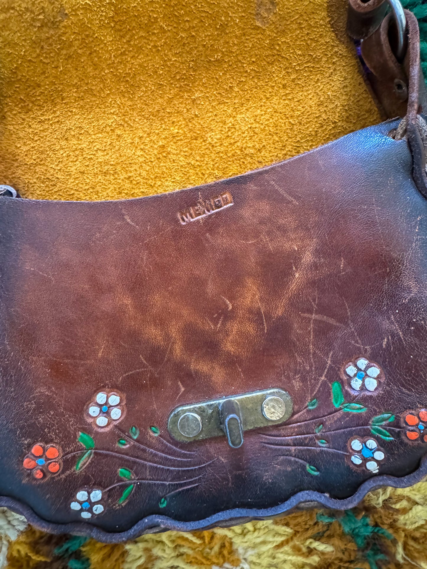 VINTAGE 1970S MEXICAN TOOLED LEATHER HAND PAINTED SHOULDER BAG