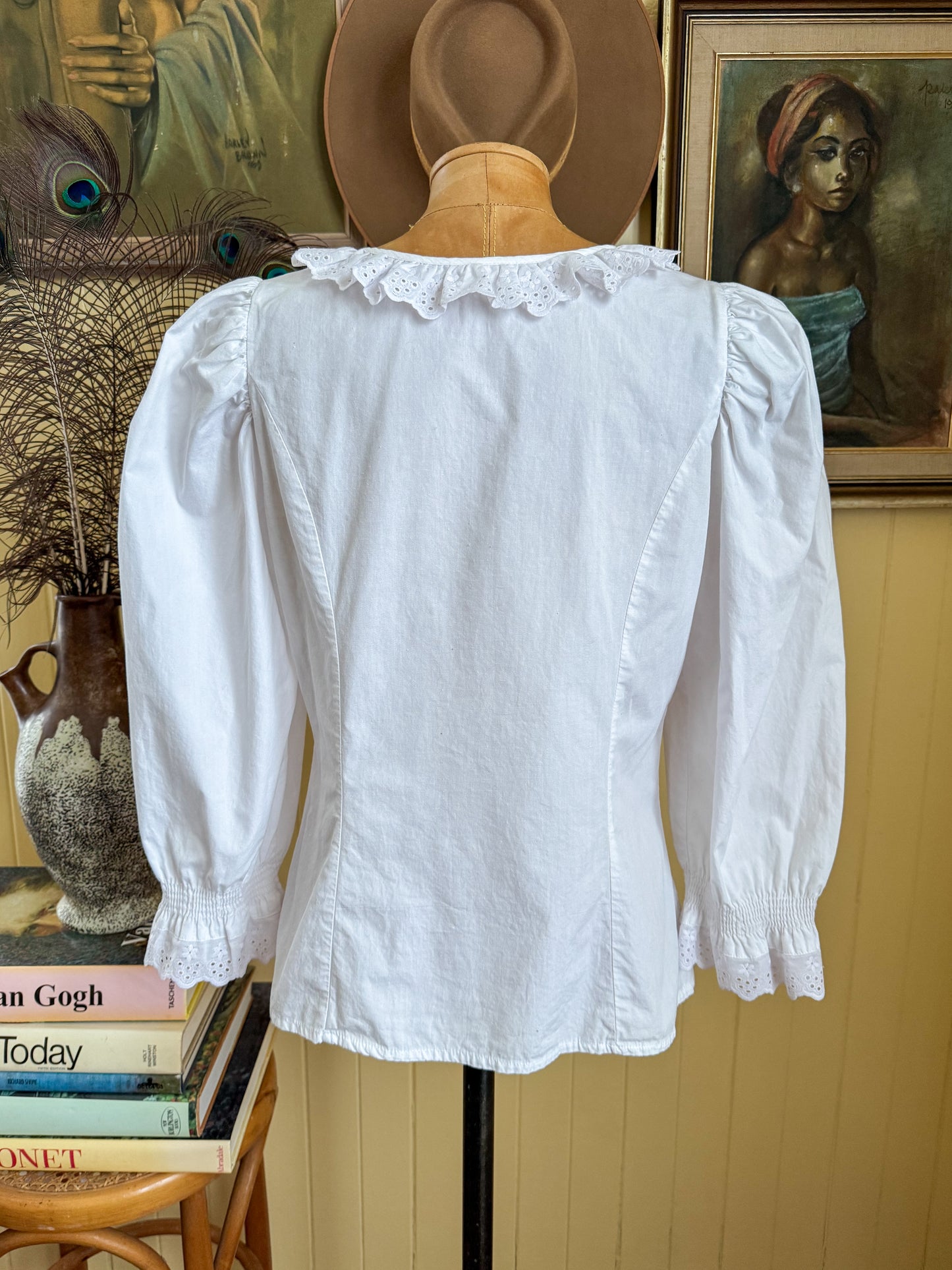 VINTAGE 1980S COTTON BRODIERIE FRILL PEASANT BUTTON THROUGH BLOUSE S/M