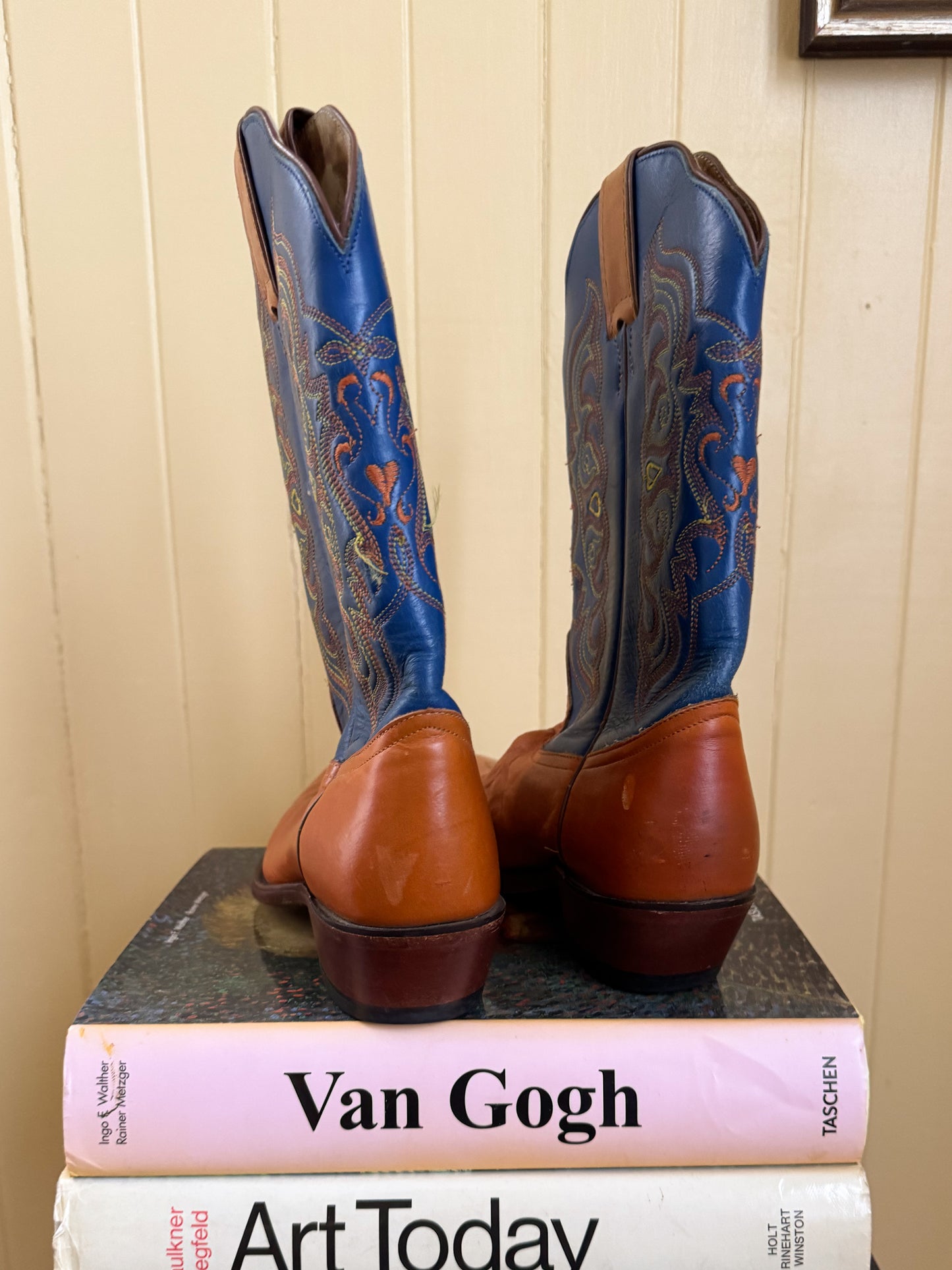 VINTAGE MEXICAN TONY LAMA EMBROIDERED TWO TONE LEATHER WESTERN CUBAN HEEL BOOTS 7