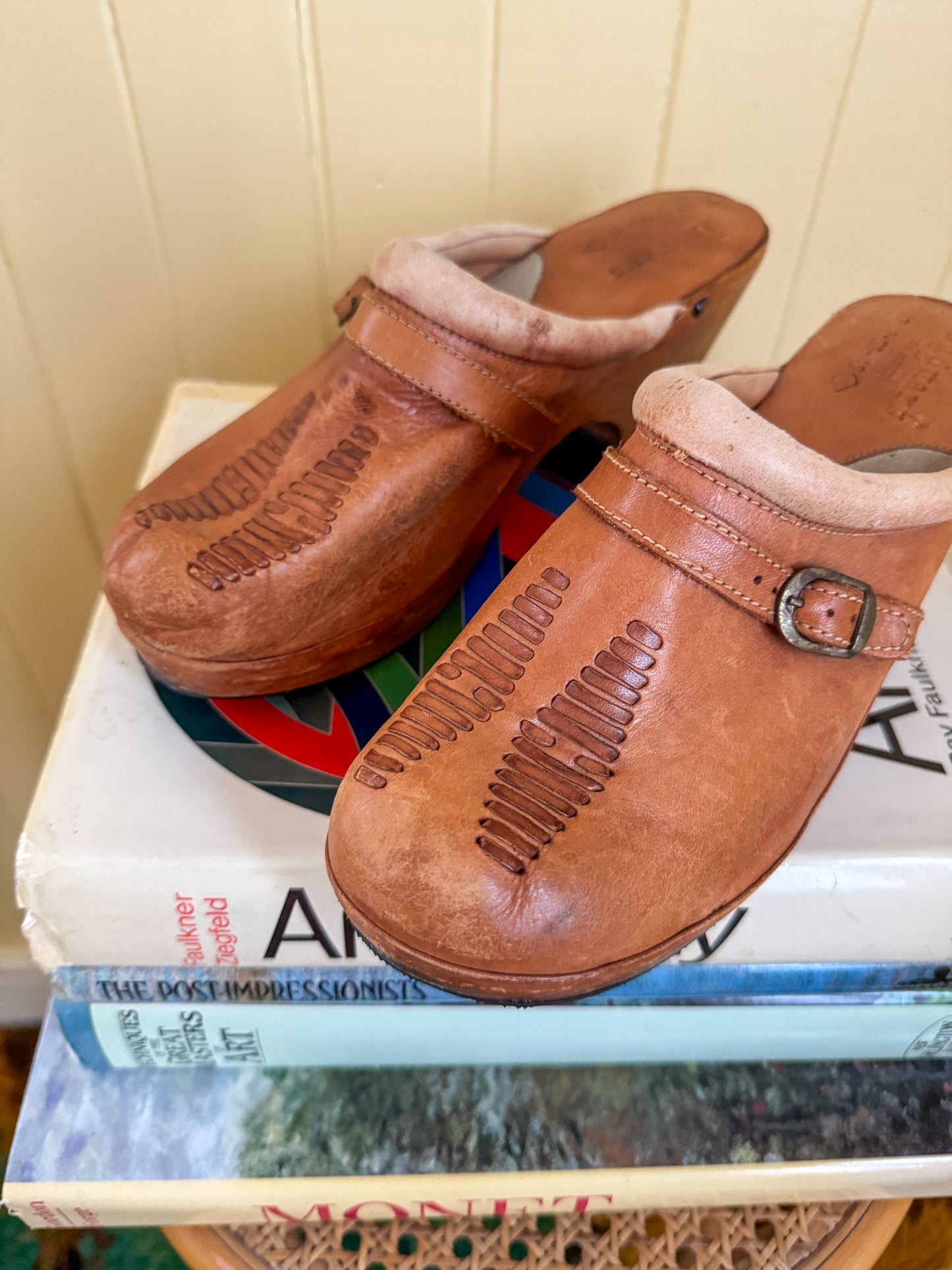 VINTAGE BRAZILIAN NATURAL TAN LEATHER WOODEN CLOGS 10/41
