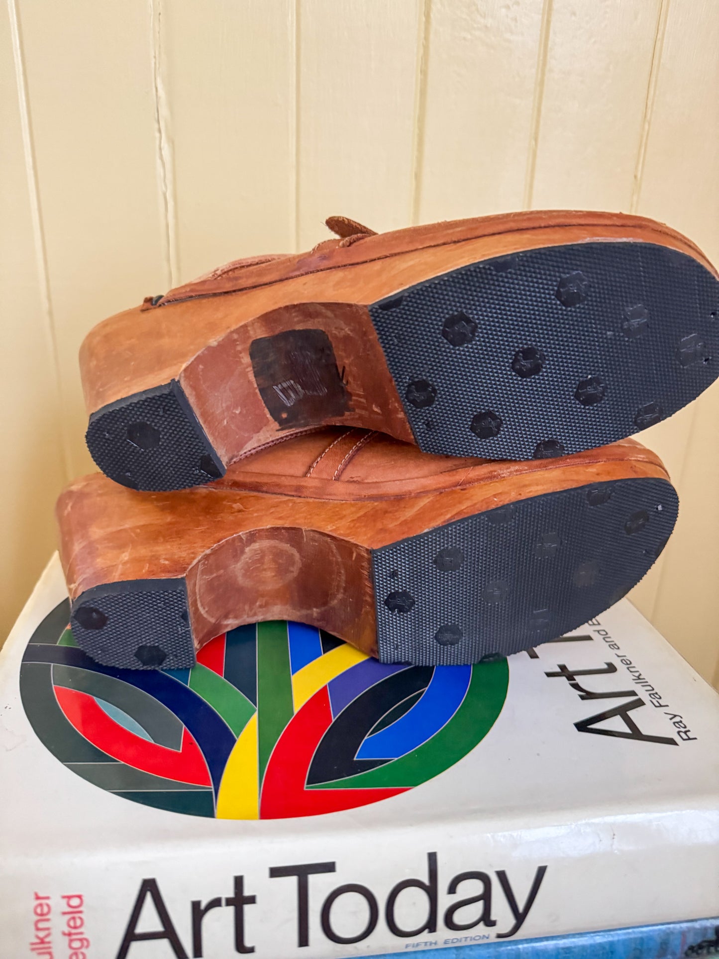 VINTAGE BRAZILIAN NATURAL TAN LEATHER WOODEN CLOGS 10/41