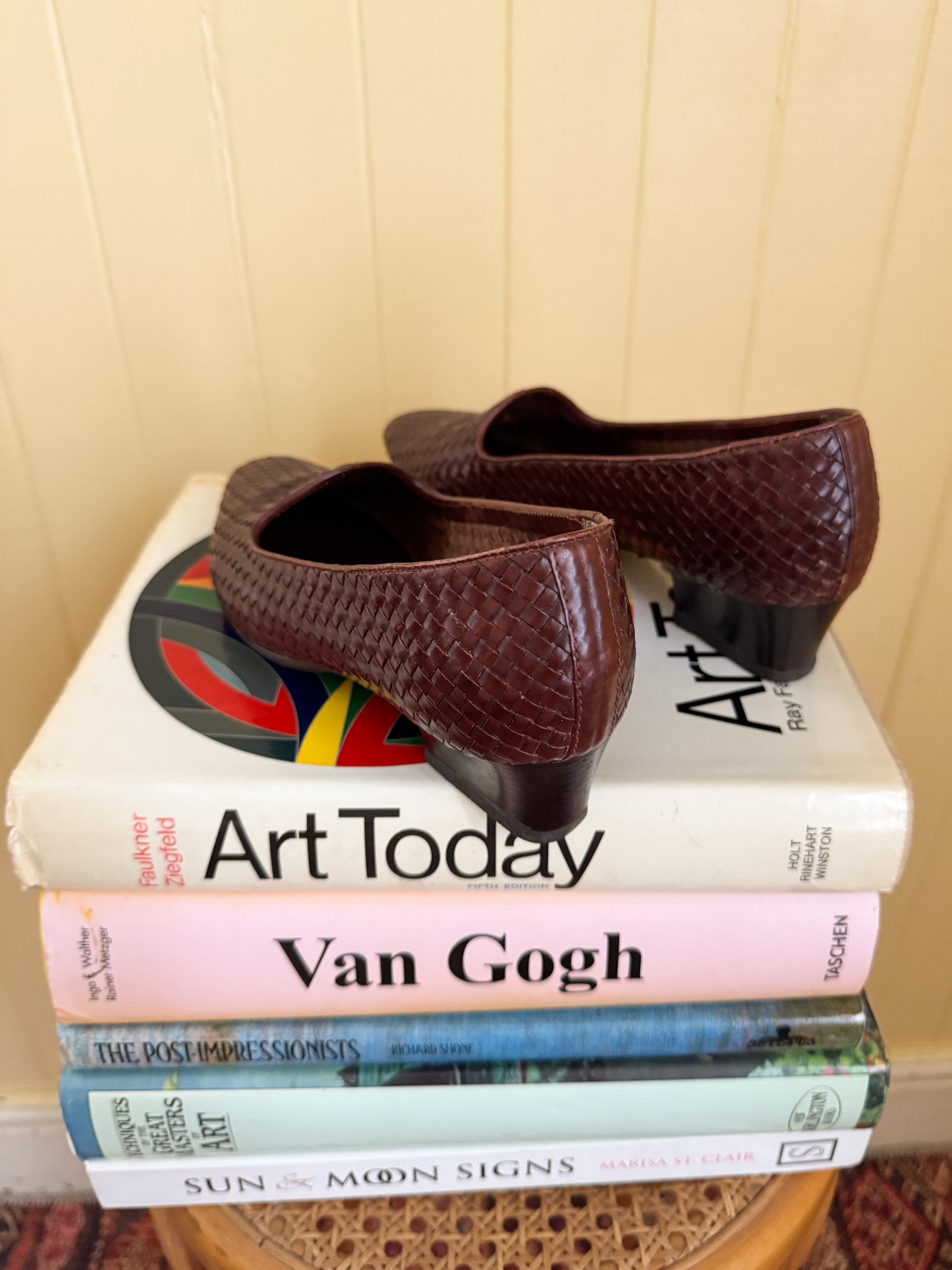 VINTAGE SANDLER CHOCOLATE LEATHER WOVEN HEELS 39/8.5