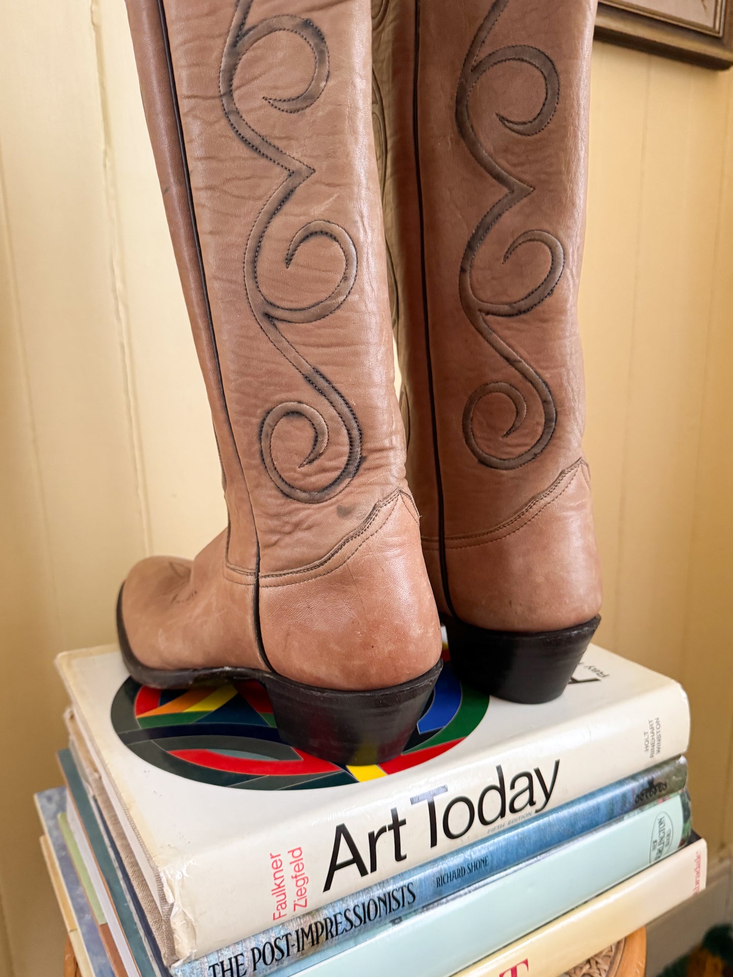 VINTAGE LARRY MAHAN TEXAS EMBROIDERED LEATHER TALL WESTERN CUBAN HEEL BOOTS 7/38