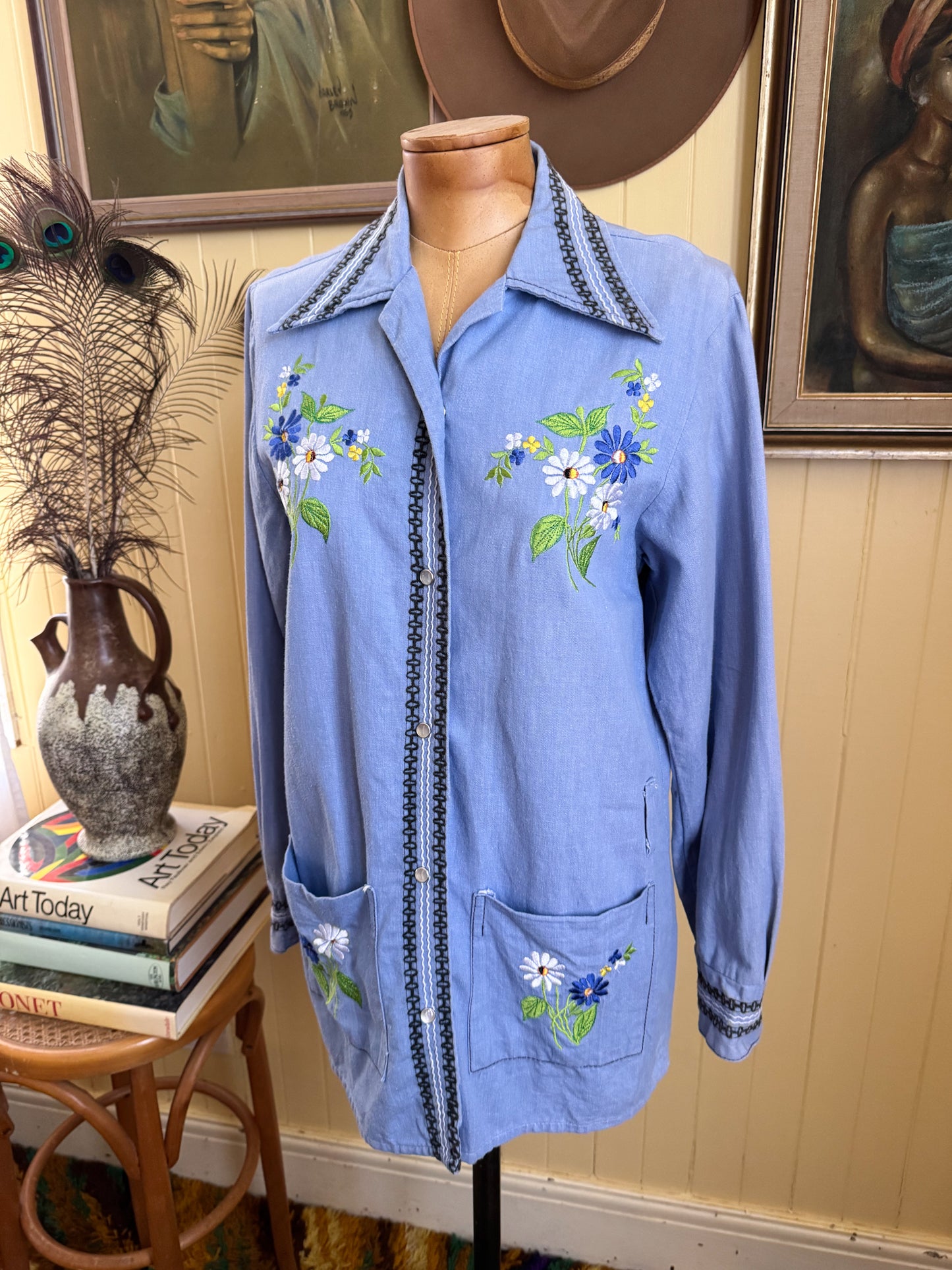 VINTAGE 1970S MEXICAN COTTON CHAMBRAY FLORAL EMBROIDERED SHIRT JACKET S/M