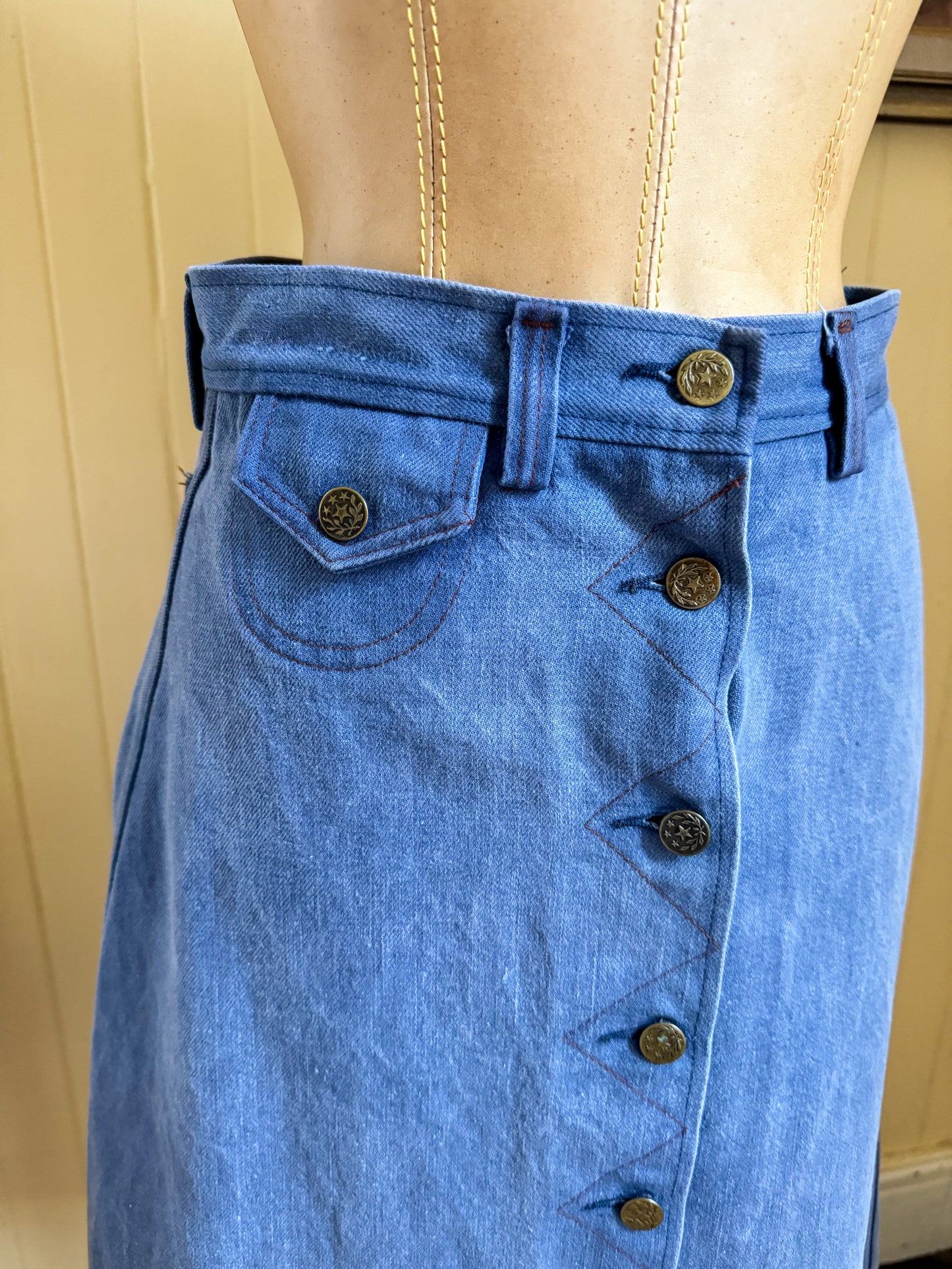 VINTAGE 1970S PLAY BUTTON THROUGH DENIM A-LINE MIDI SKIRT XS/S