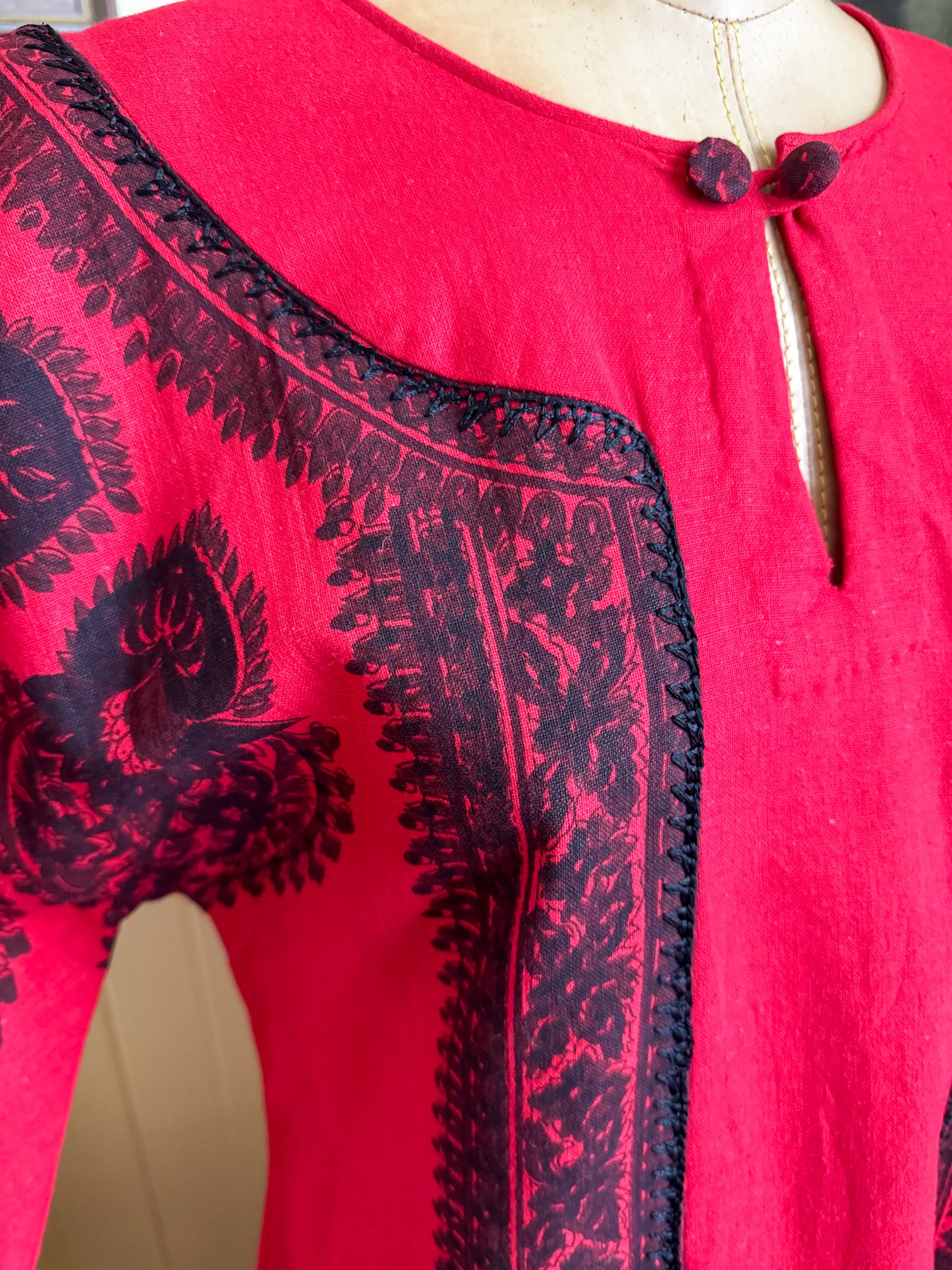 VINTAGE 1970S JUGNU INDIAN COTTON PRINT ANGEL SLEEVE MIDI KAFTAN M