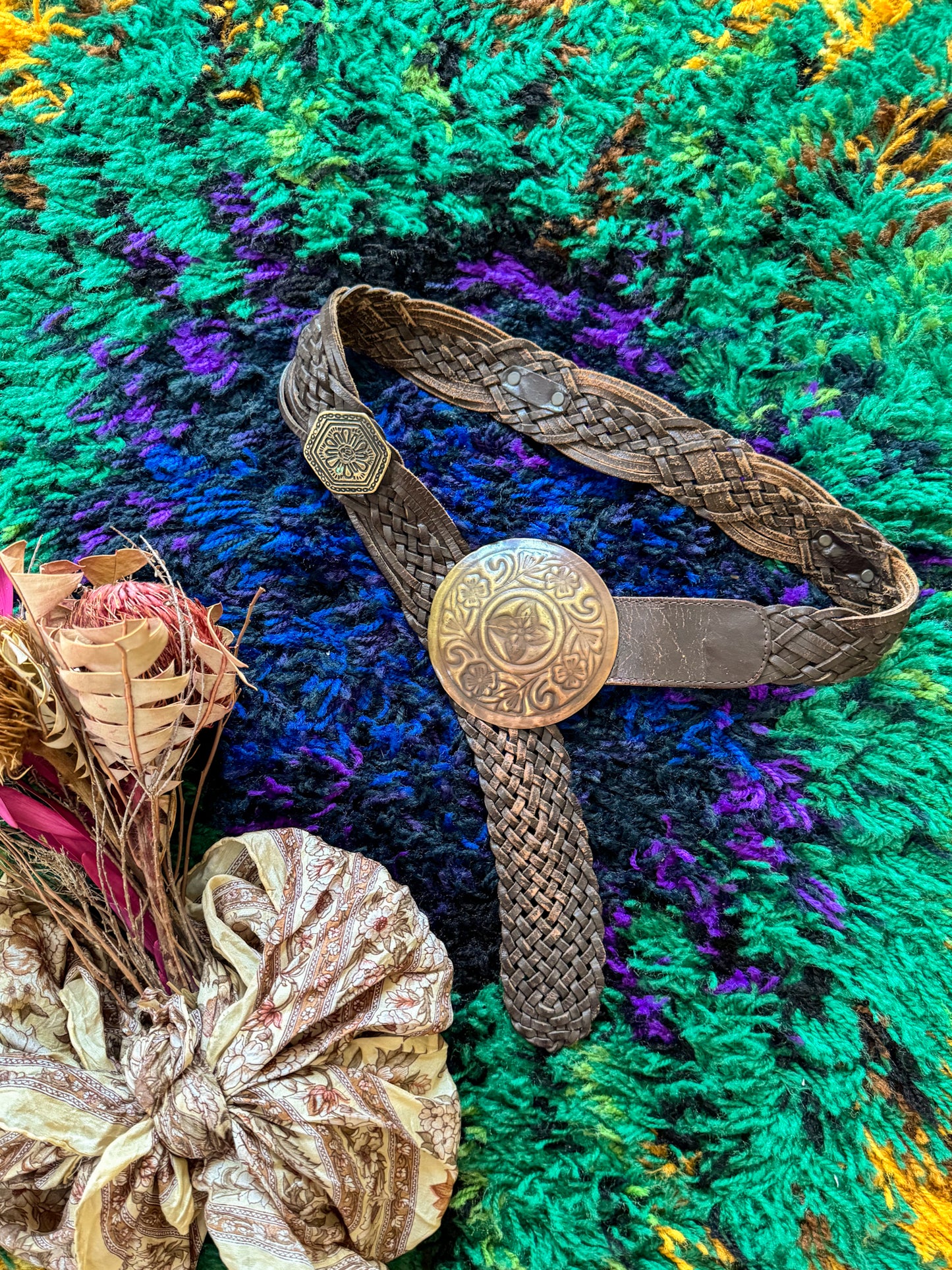 EARLY Y2K INDIAN WOVEN LEATHER MEDALLION BELT M