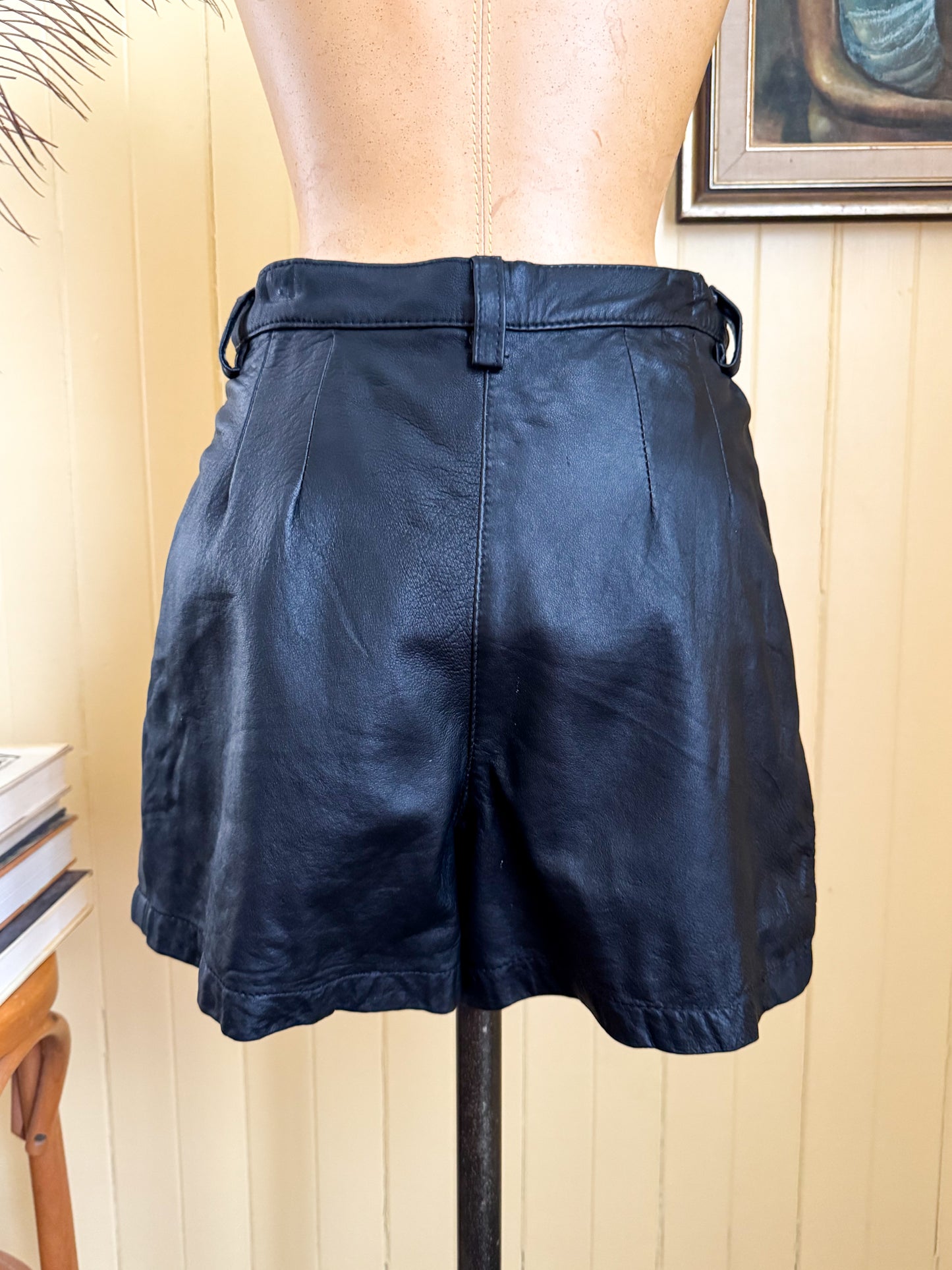 VINTAGE 1990S GERMAN BLACK LEATHER HIGH WAISTED SHORTS M