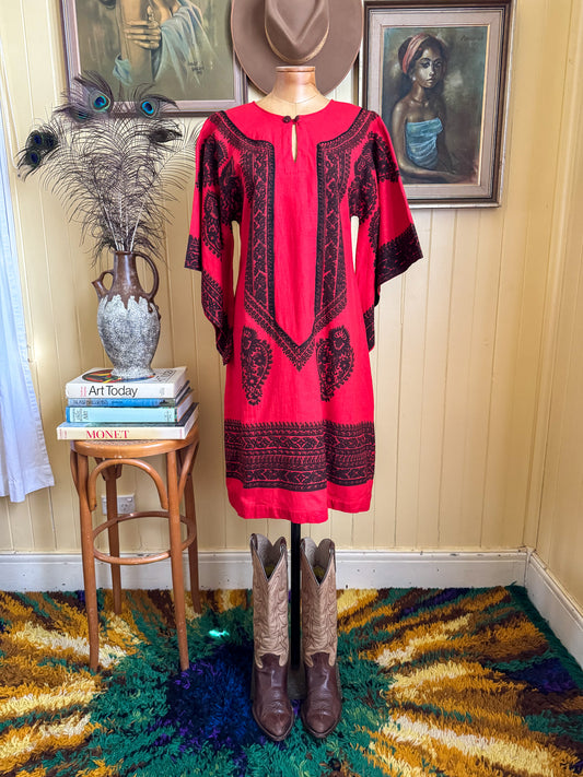 VINTAGE 1970S JUGNU INDIAN COTTON PRINT ANGEL SLEEVE MIDI KAFTAN M