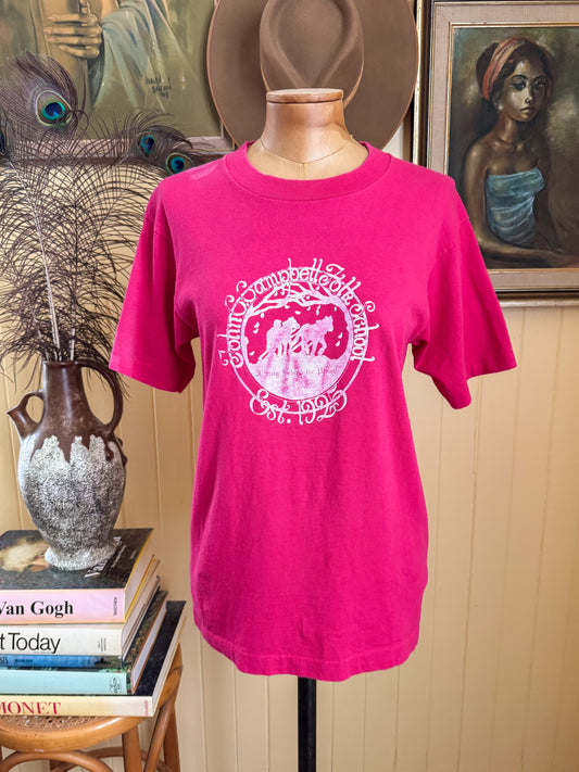 VINTAGE 1980S JOHN CAMPBELL FOLK SCHOOL PRINT SINGLE STITCH T-SHIRT S/M