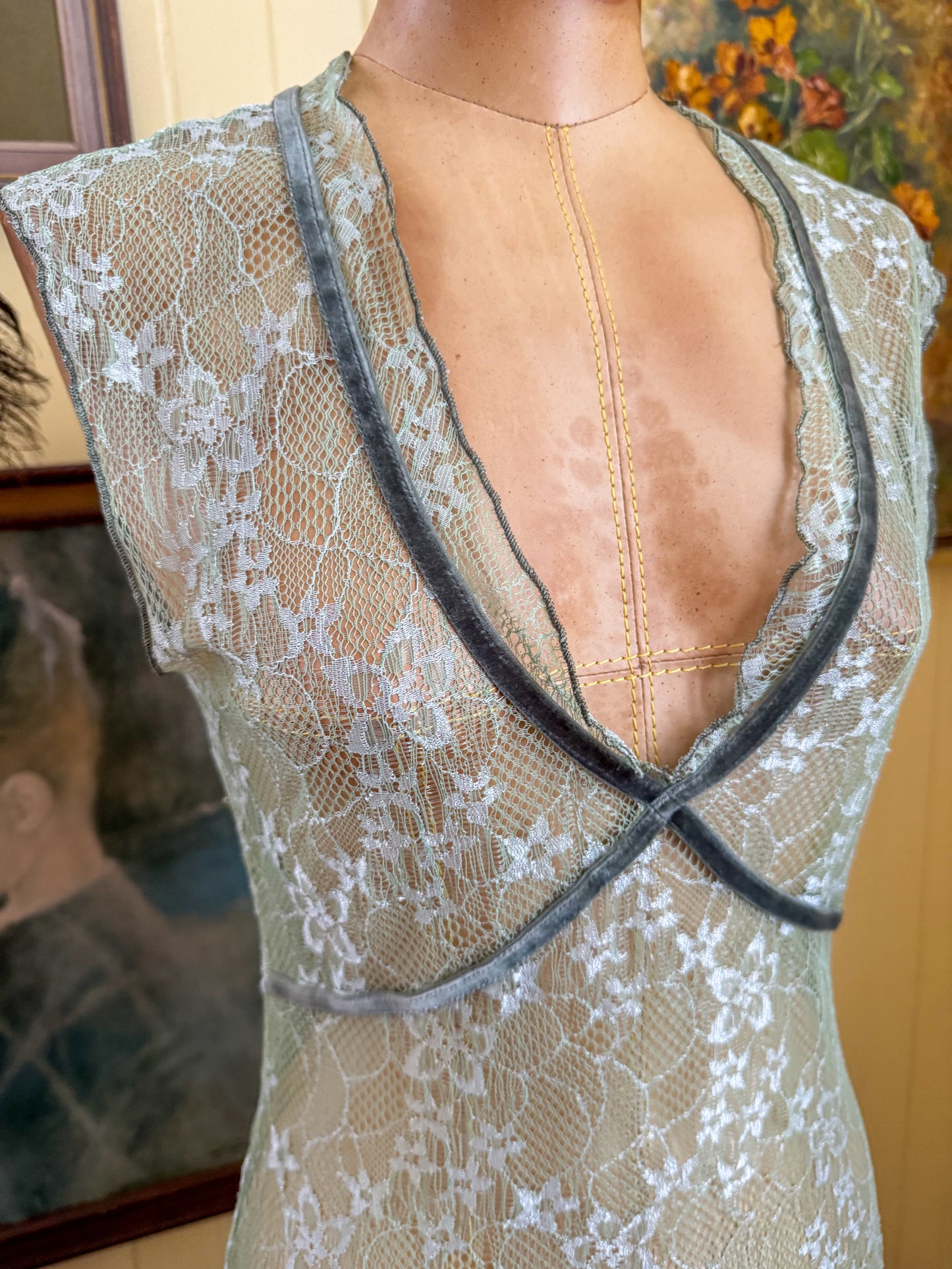 VINTAGE 1990S AUSTRALIAN REVIEW SHEER LACE VELVET TRIM MIDI DRESS S/M