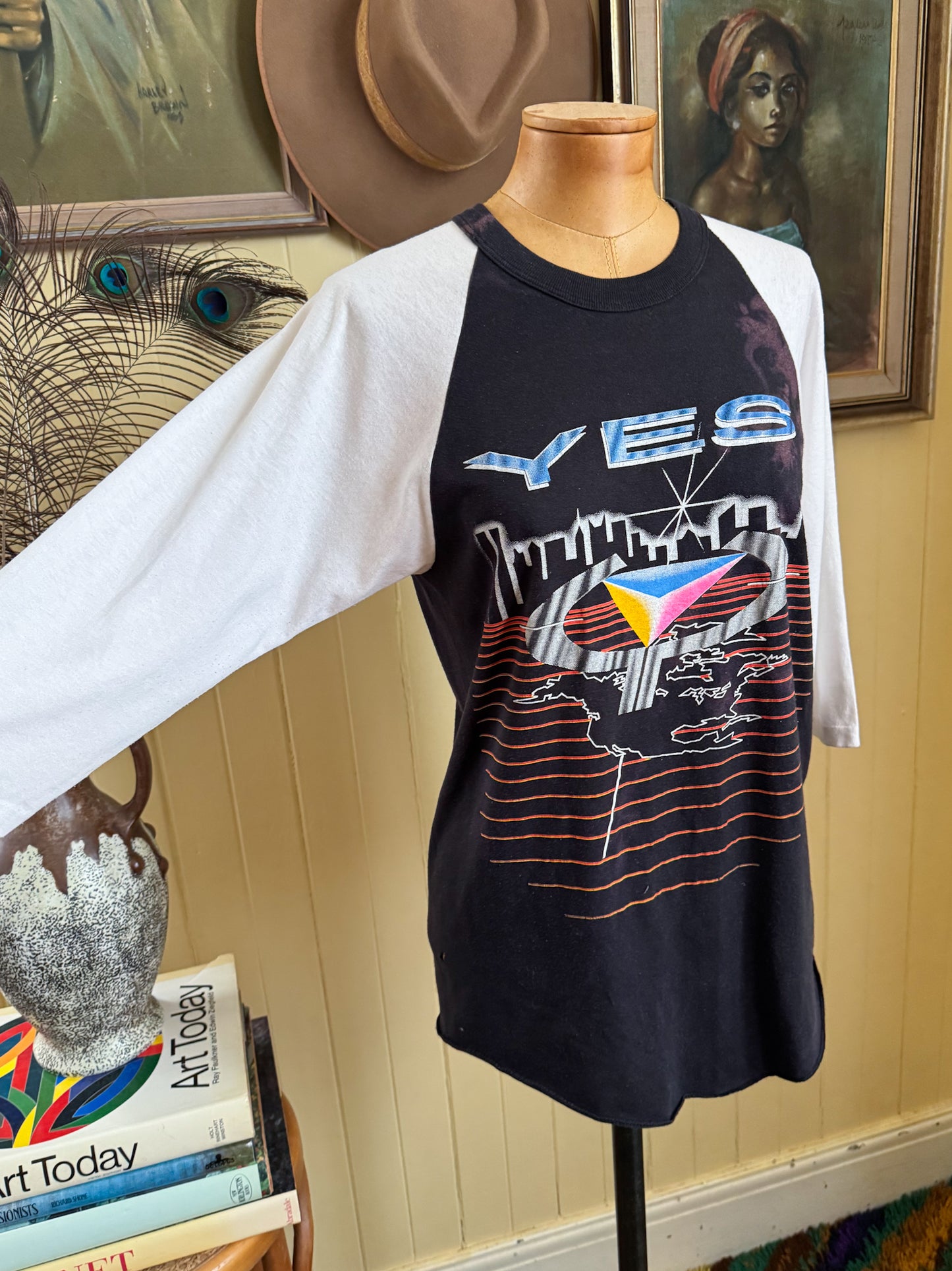 VINTAGE 1980S RARE YES BAND WORLD TOUR PRINT RAGLAN TSHIRT S/M