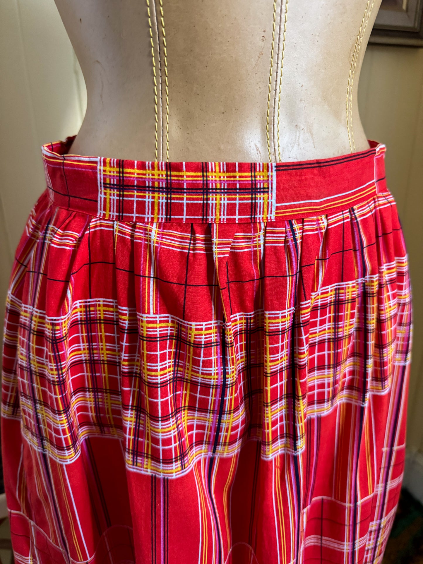 VINTAGE 1970S RED PLAID COTTON LACE TIERED MIDI PRAIRIE SKIRT S