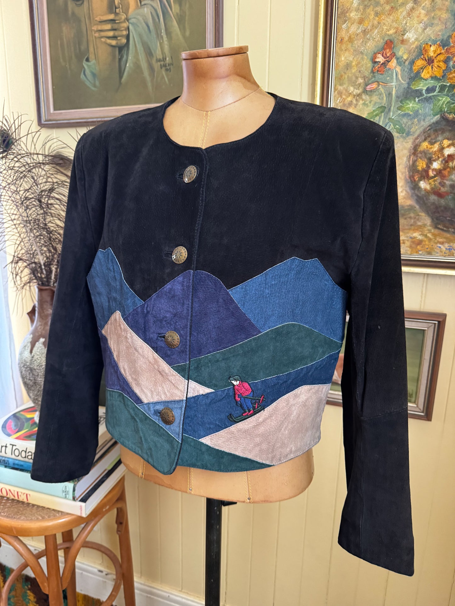 VINTAGE 1980S SUEDE LEATHER ALPINE SKIER APPLIQUÉ CROPPED JACKET M/L