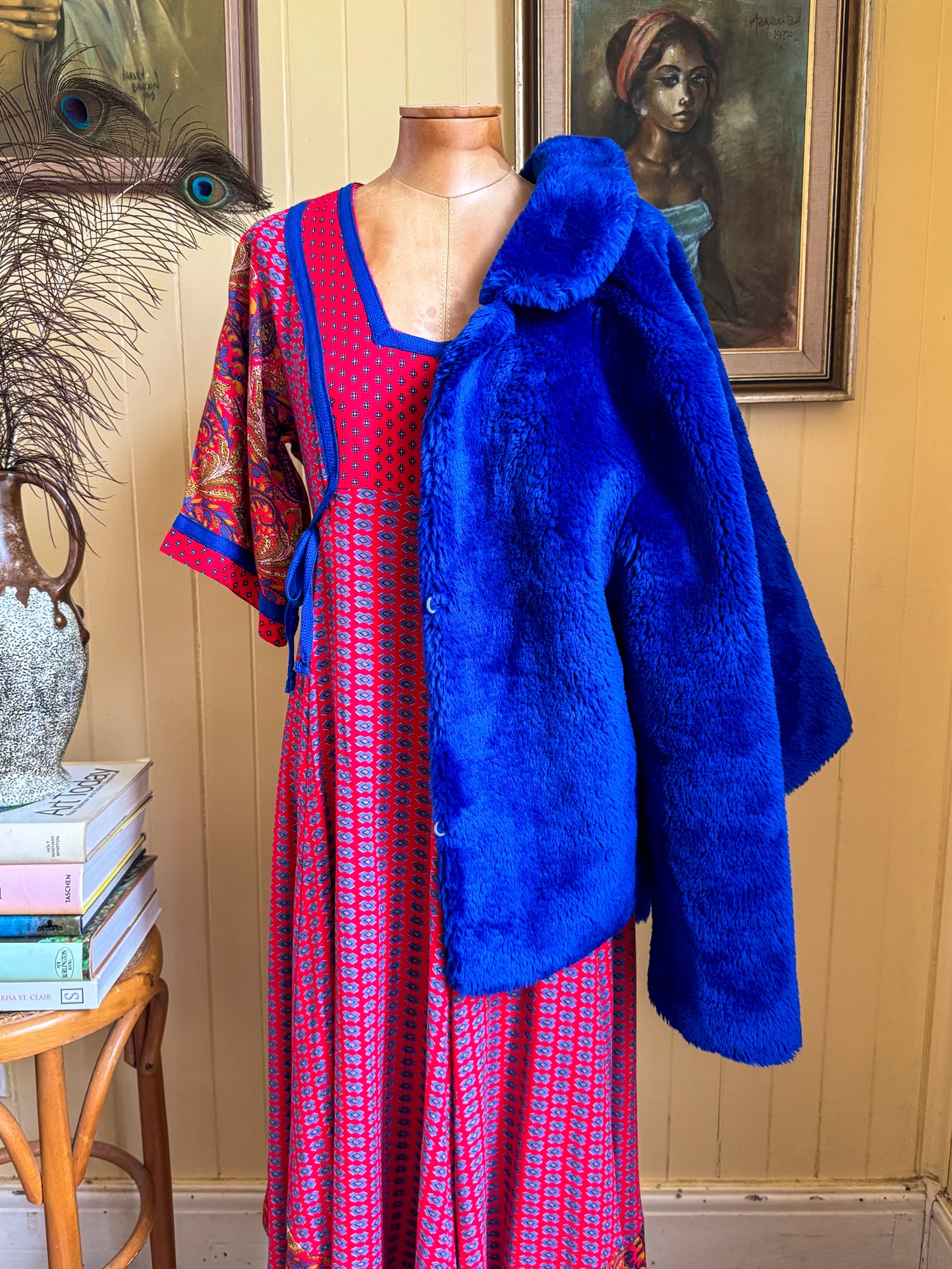 VINTAGE 1970S ELECTRIC BLUE FAUX FUR CROPPED JACKET M/L