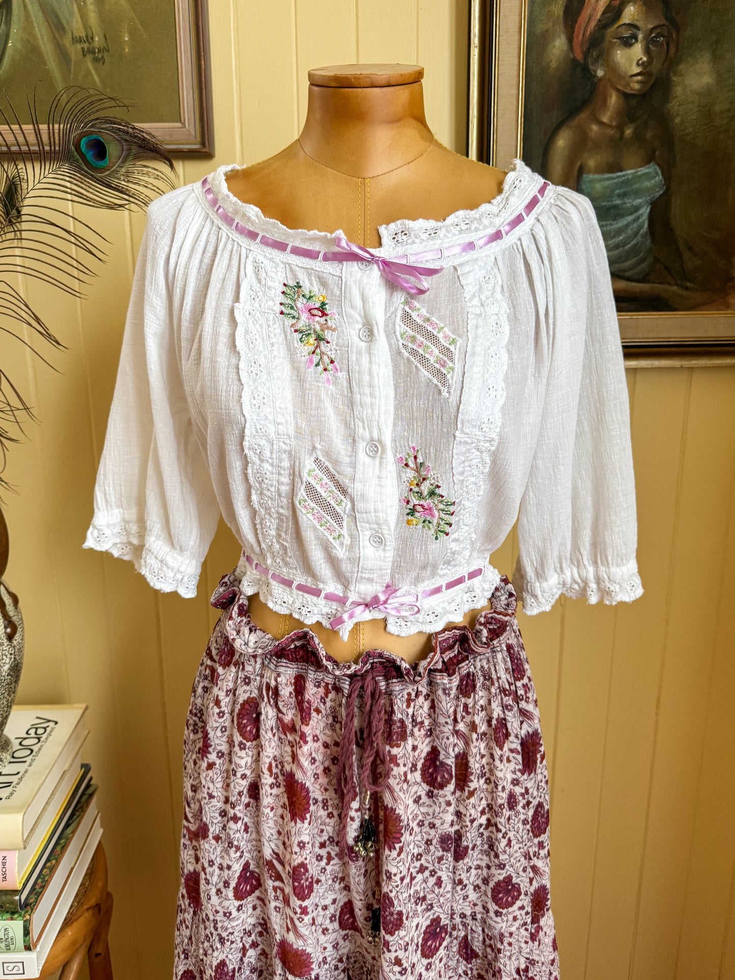 VINTAGE 1970S INDIAN COTTON CHEESECLOTH EMBROIDERED CROPPED BLOUSE S