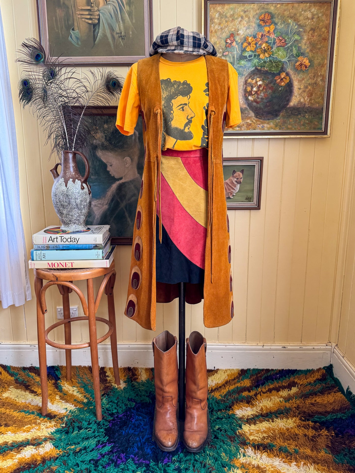 VINTAGE 1970S GEPETTO TAN SUEDE LEATHER PEACOCK APPLIQUÉ LONGLINE WAISTCOAT VEST XS