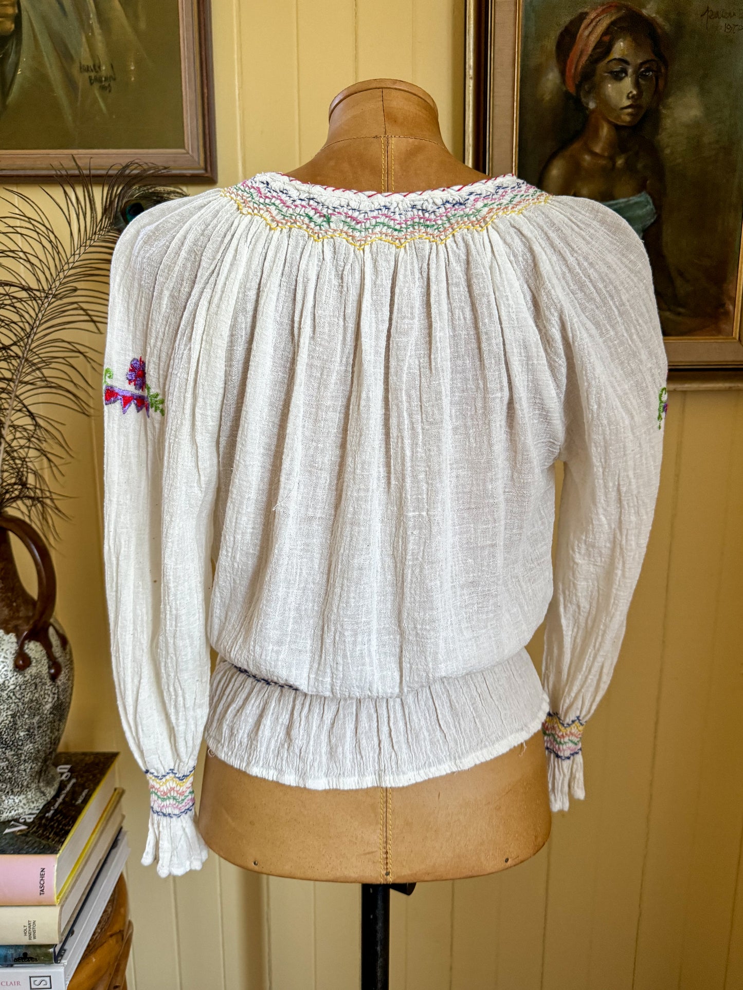 VINTAGE 1970S PAPILLON INDIAN COTTON CHEESECLOTH EMBROIDERED FOLK BLOUSE XS