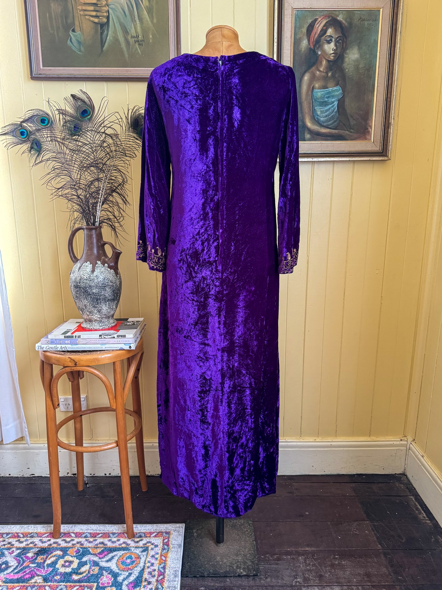 VINTAGE 1970S PAKISTANI VISCOSE VELVET EMBROIDERED MAXI KAFTAN S/M