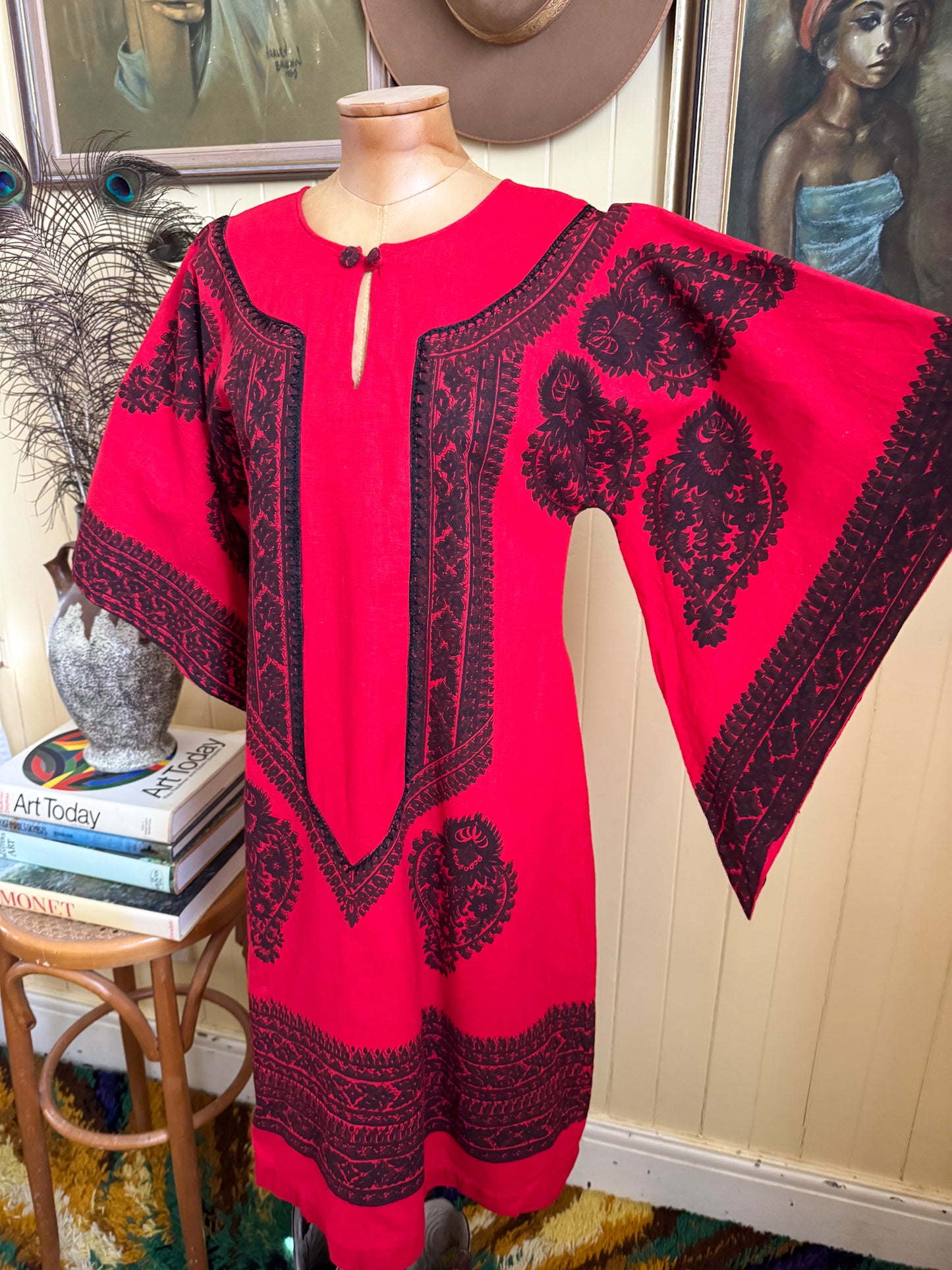 VINTAGE 1970S JUGNU INDIAN COTTON PRINT ANGEL SLEEVE MIDI KAFTAN M