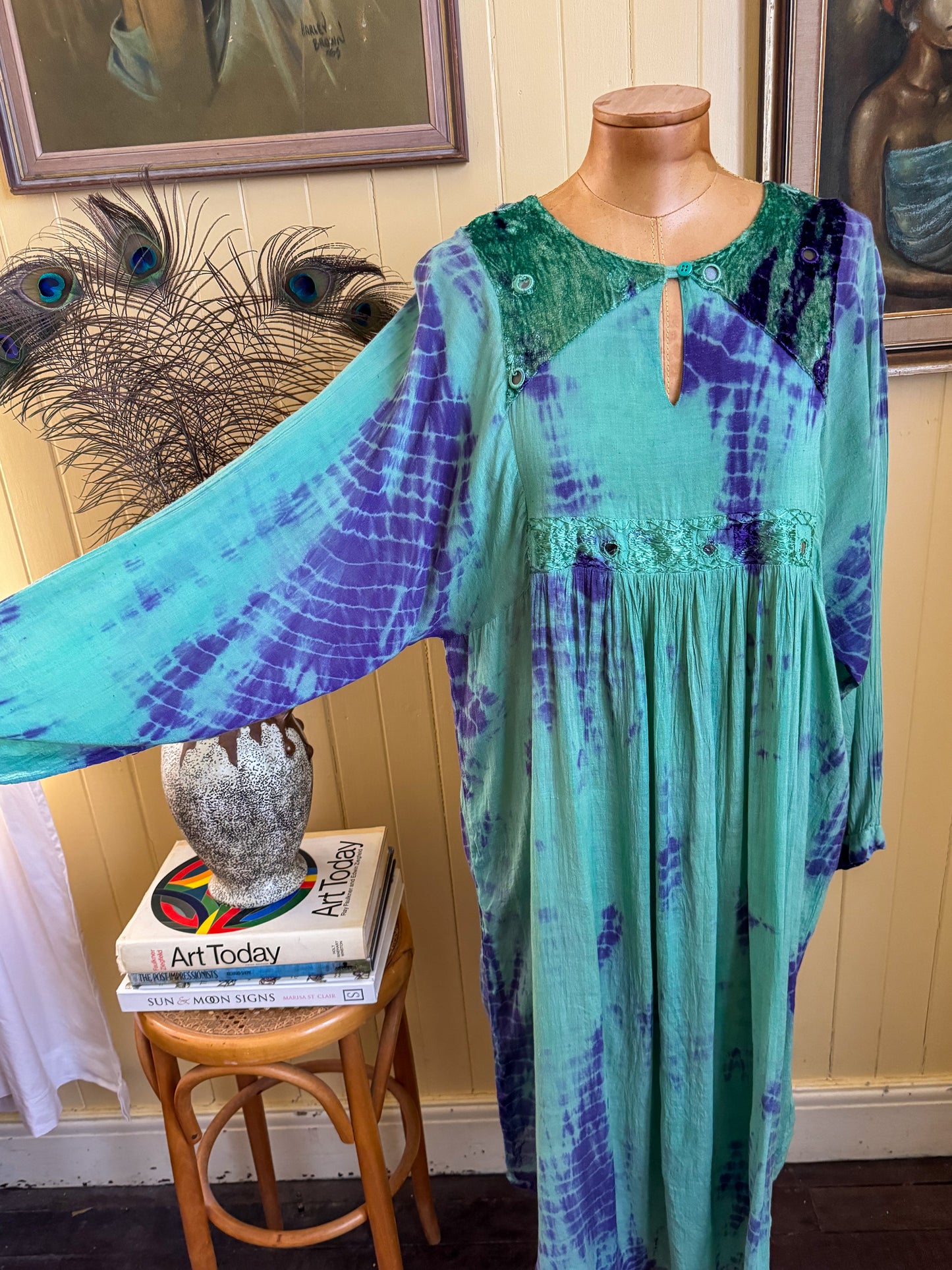 VINTAGE 1990S NEMUKI RAYON TIE DYE GYPSY MIDI DRESS M/L/XL