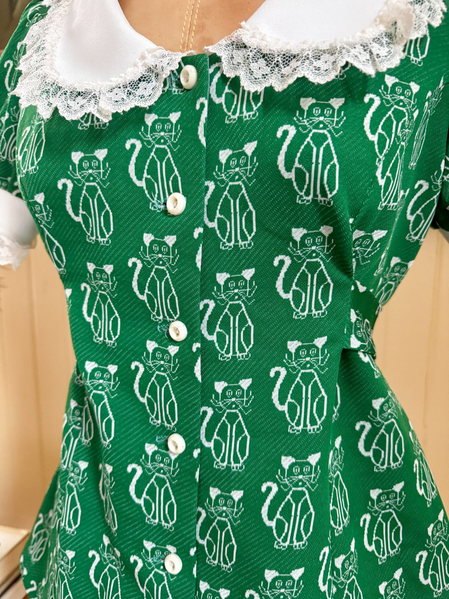 VINTAGE 1970S CAT PRINT COLLARED FITTED BUTTON THROUGH BLOUSE S/M