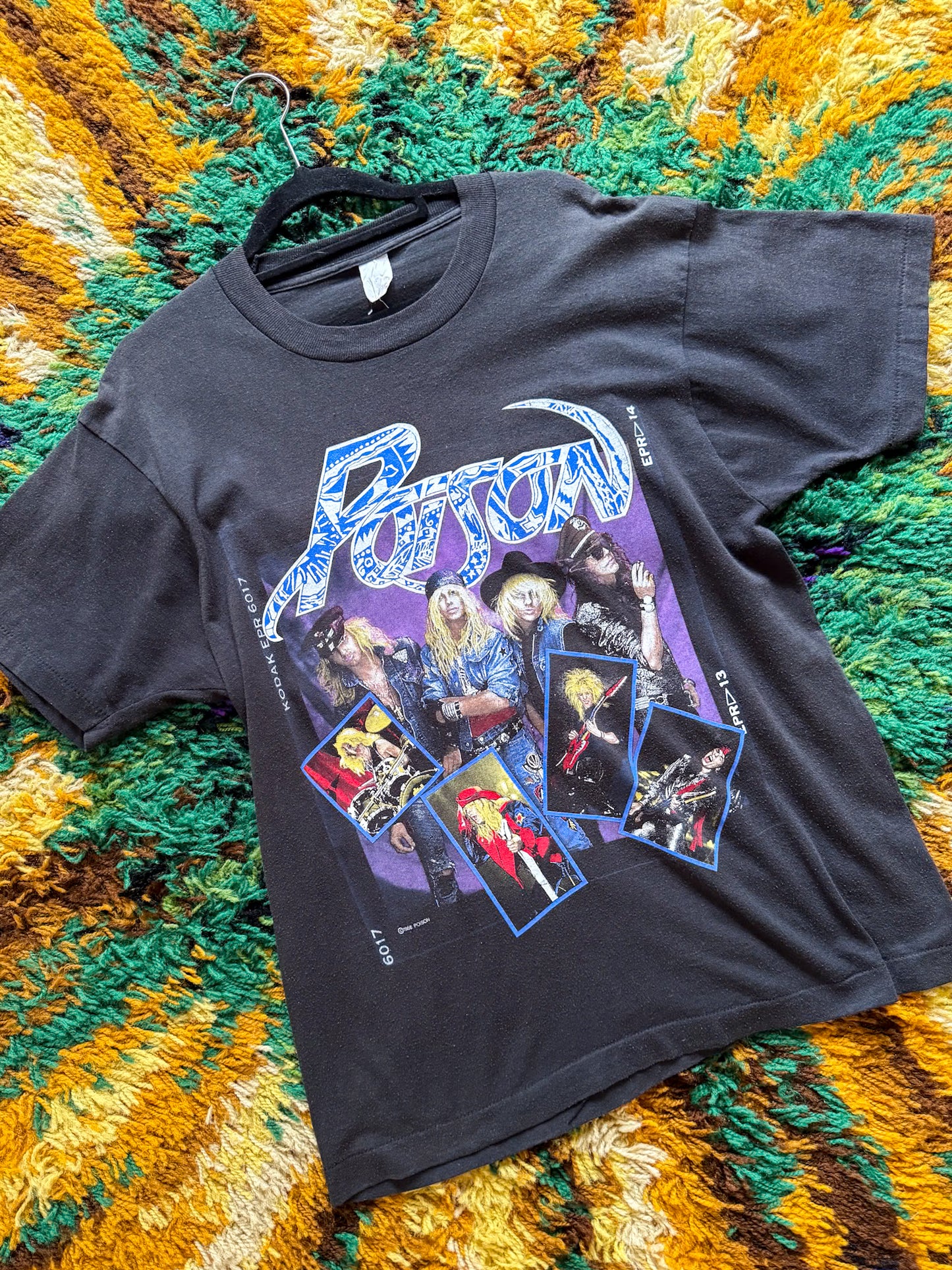VINTAGE 1988 POISON OPEN UP AND SAY AHHHH TOUR PRINT SINGLE STITCH BAND TSHIRT M/L