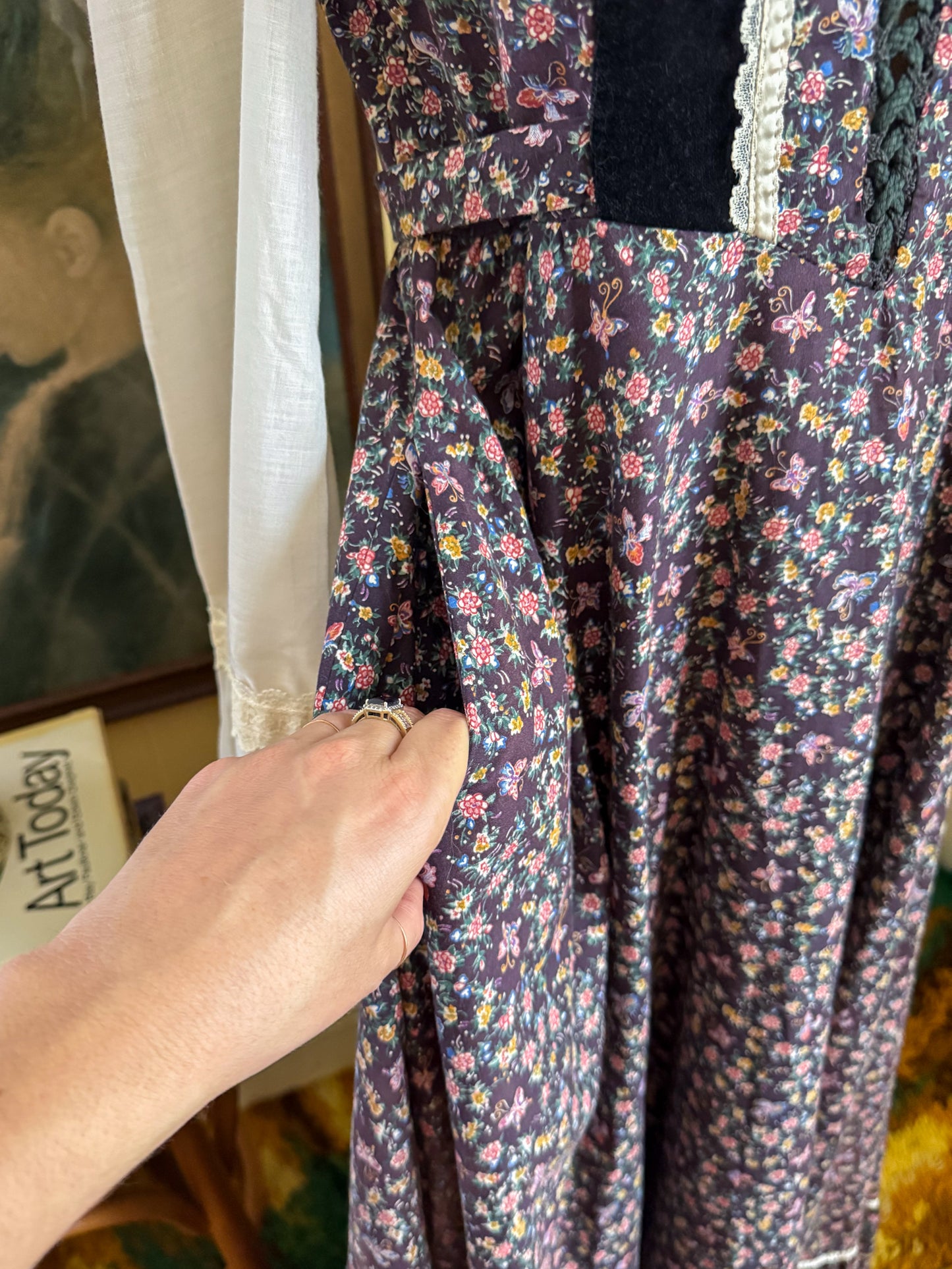 VINTAGE 1970S GUNNE SAX BUTTERFLY PRINT COTTON + LACE PRAIRIE MAXI DRESS S