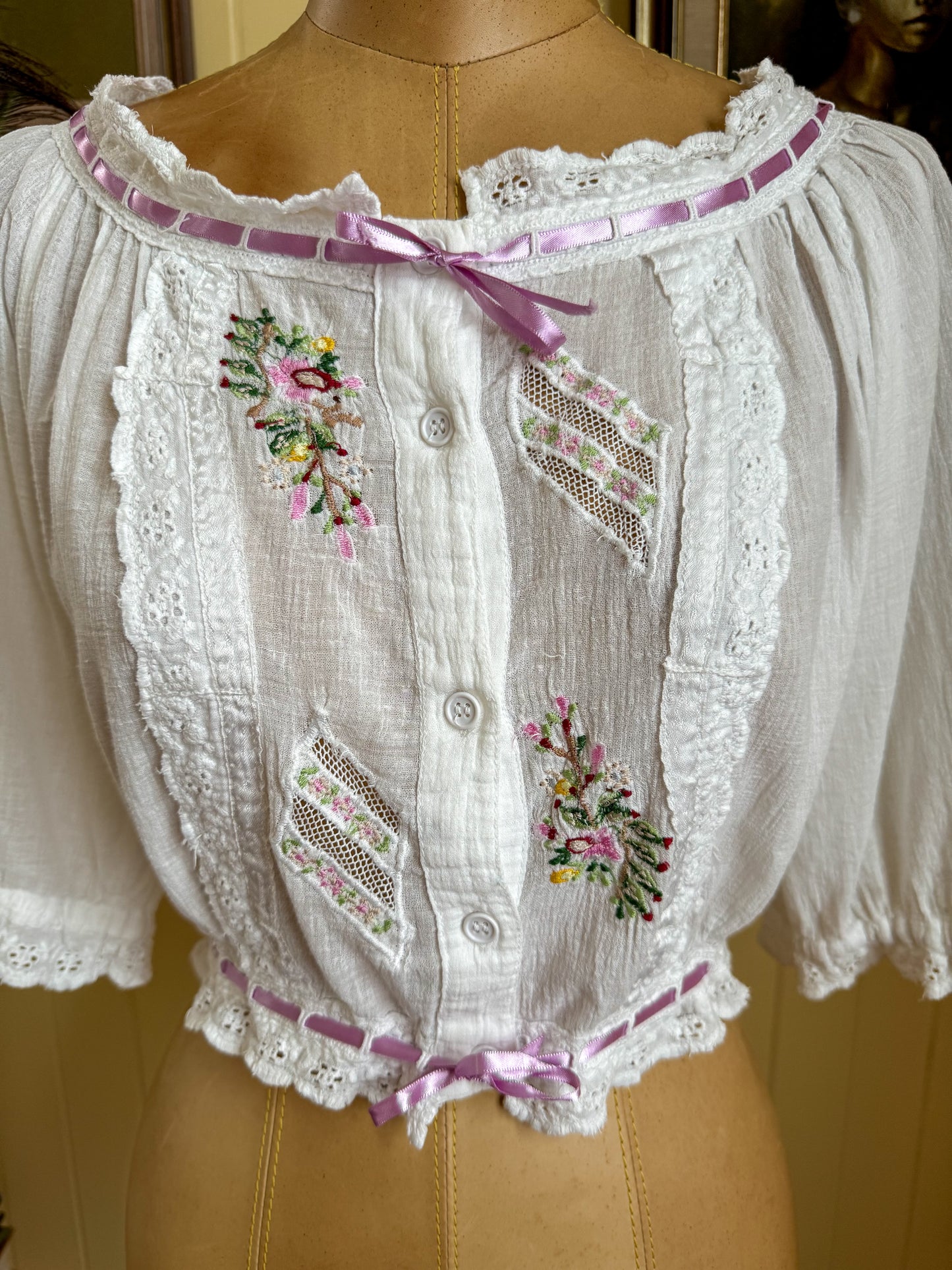 VINTAGE 1970S INDIAN COTTON CHEESECLOTH EMBROIDERED CROPPED BLOUSE S