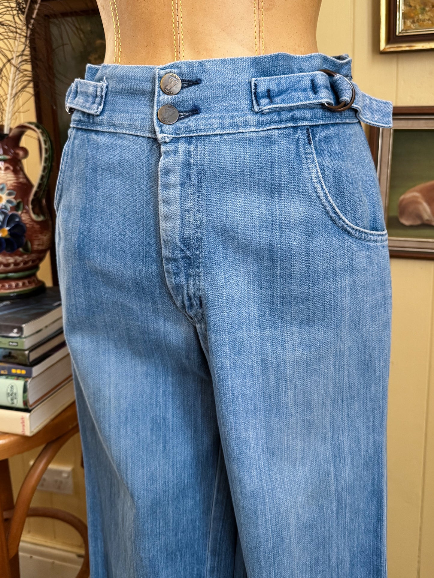VINTAGE 1970S HARD YAKKA HIGH WAIST BUCKLE TAPERED LEG DENIM JEANS S