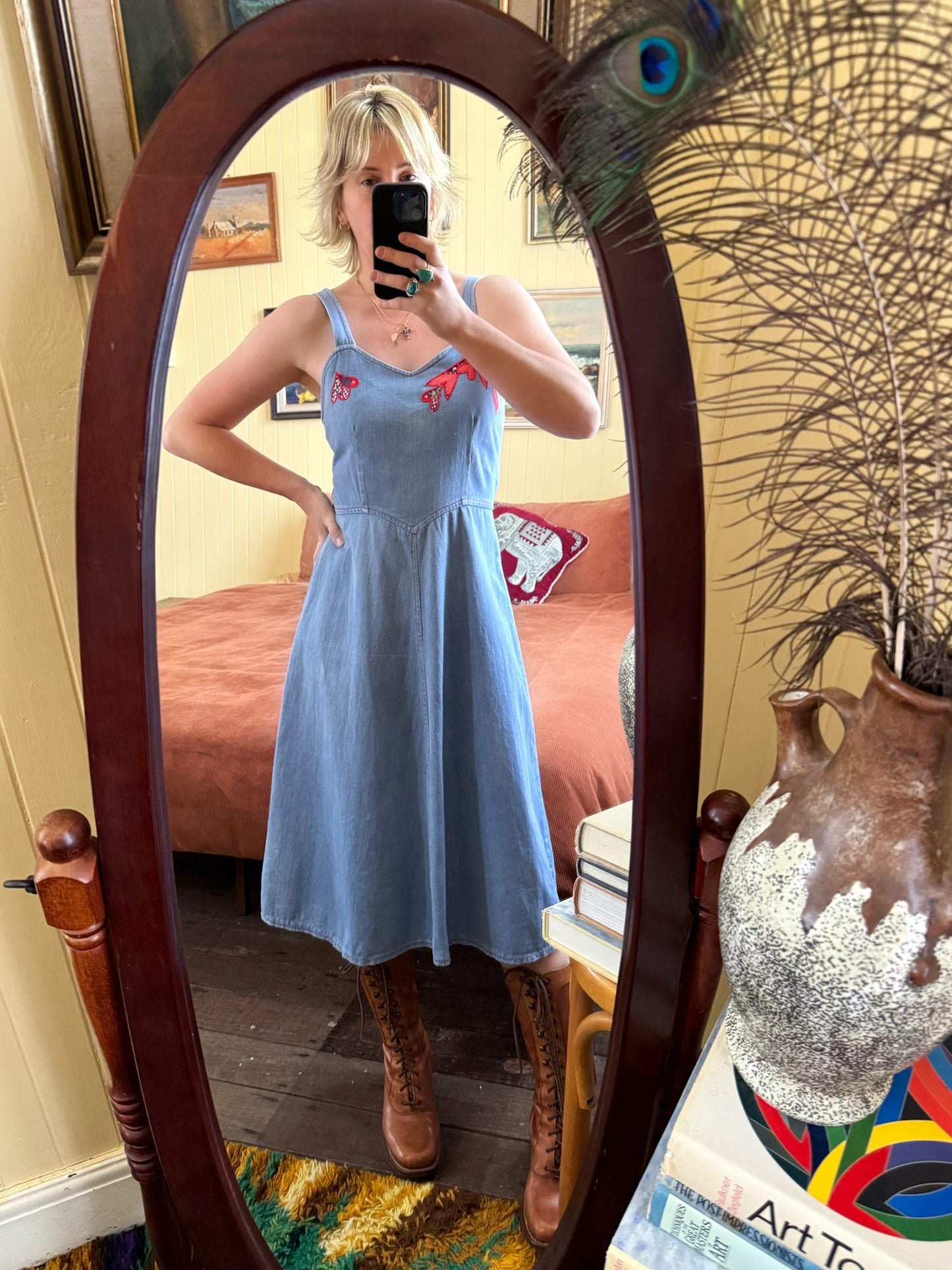 VINTAGE 1970S STITCHES CHAMBRAY DENIM APPLIQUÉ MIDI PINAFORE DRESS M/L