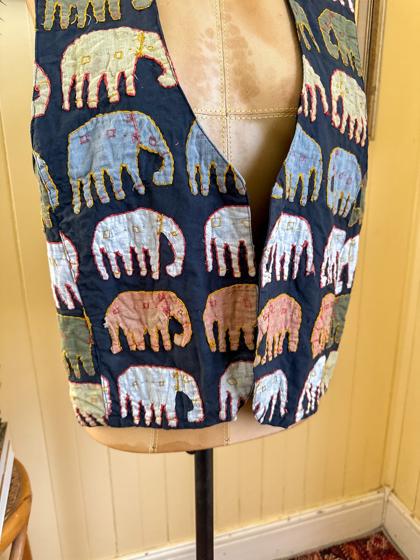 VINTAGE 1990S INDIAN COTTON ELEPHANT APPLIQUÉ WAISTCOAT VEST L