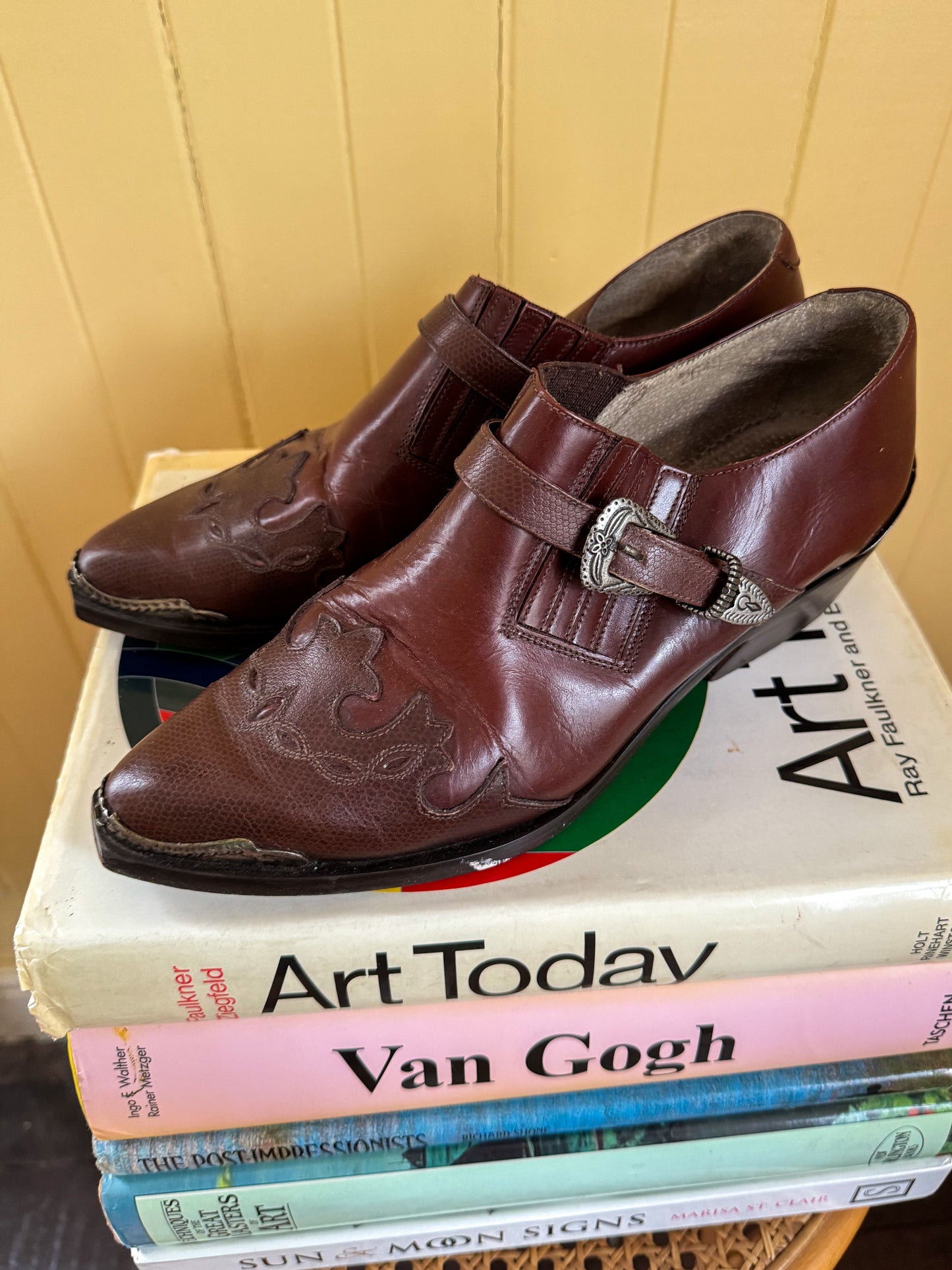 VINTAGE MAHOGANY LEATHER WESTERN CUBAN HEEL BOOTIES 9/40