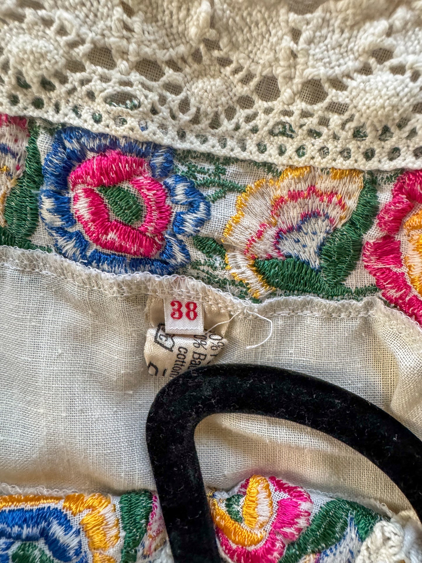 VINTAGE 1970S COTTON BLEND EMBROIDERED CROCHET PEASANT BLOUSE S/M