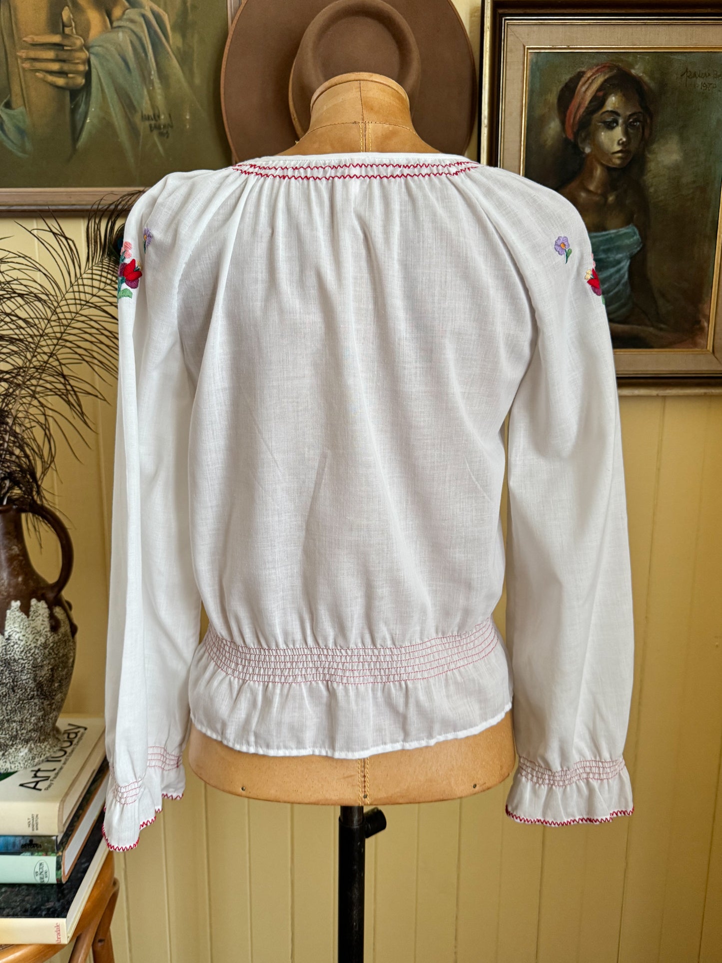 VINTAGE 1970S HUNGARIAN COTTON BLEND EMBROIDERED PEASANT BLOUSE XS/S