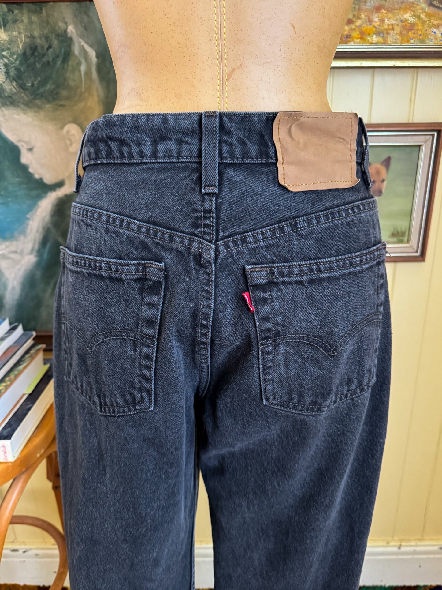 VINTAGE 1980S LEVIS HIGH WAIST TAPERED LEG MOM DENIM JEANS S/M