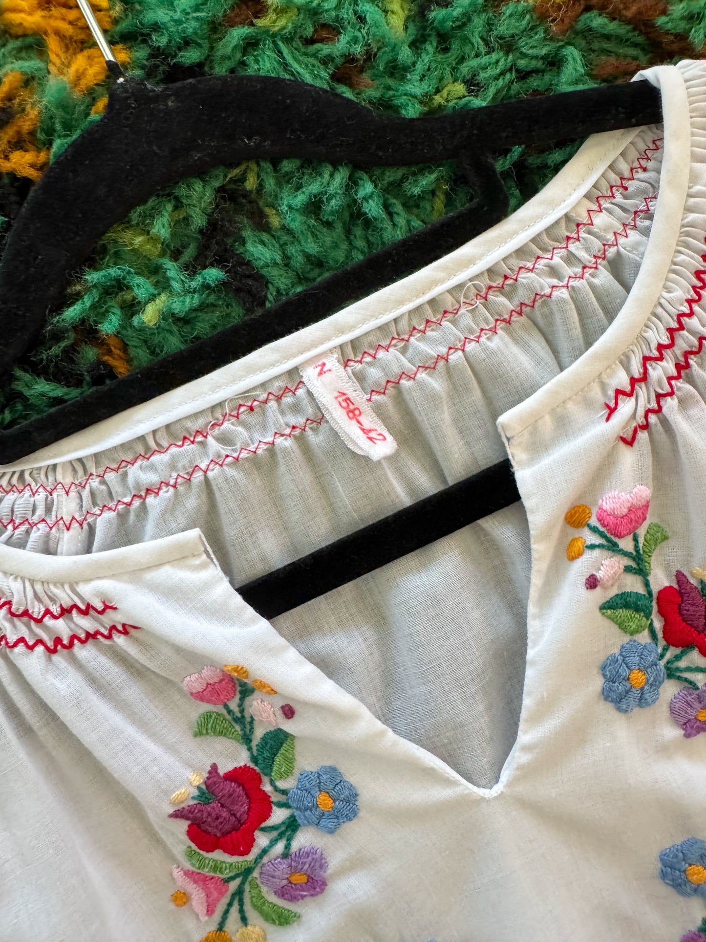 VINTAGE 1970S HUNGARIAN COTTON BLEND EMBROIDERED PEASANT BLOUSE XS/S