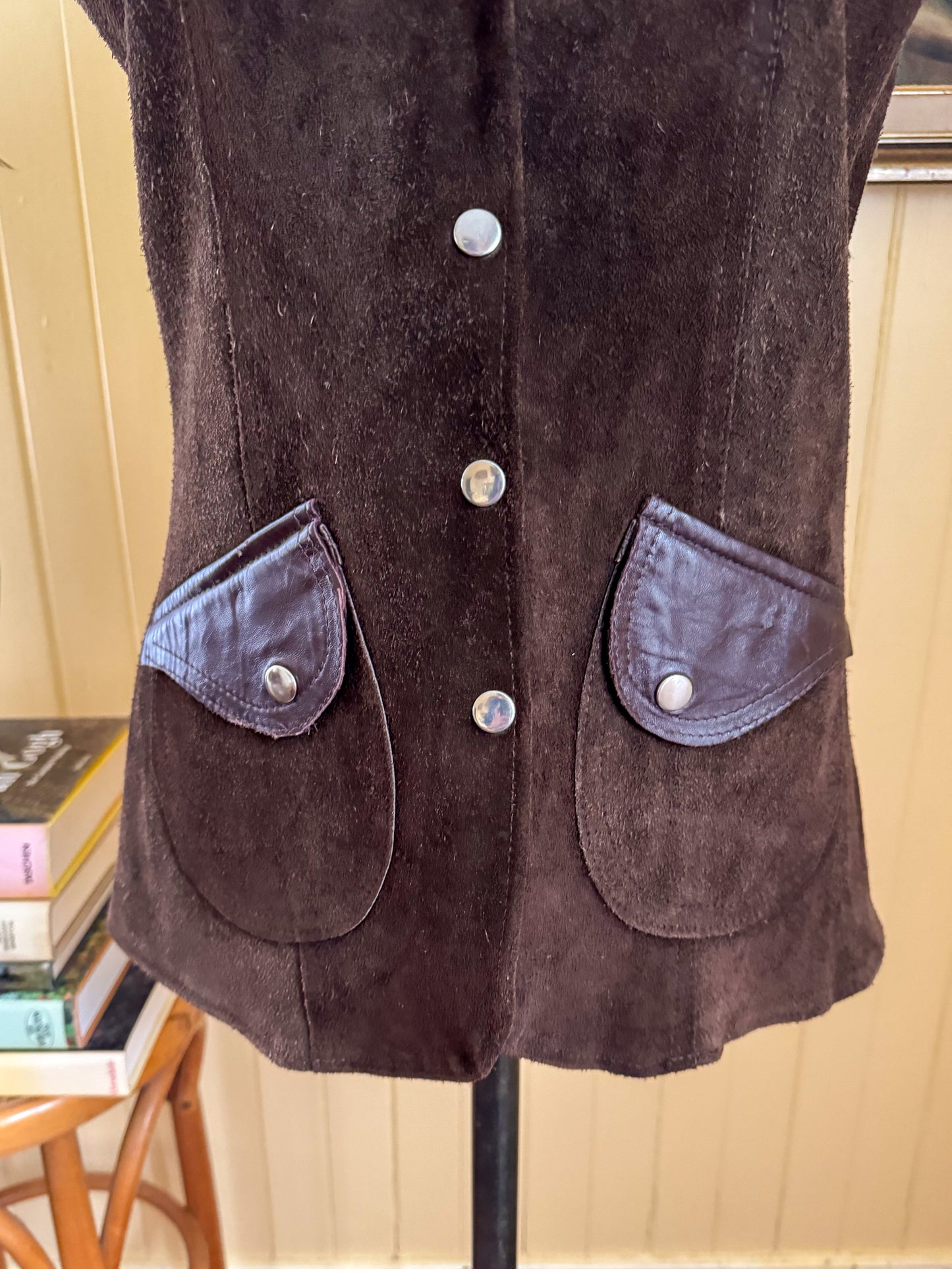VINTAGE 1970S CHOCOLATE SUEDE LEATHER PRESS STUD WAISTCOAT VEST S/M