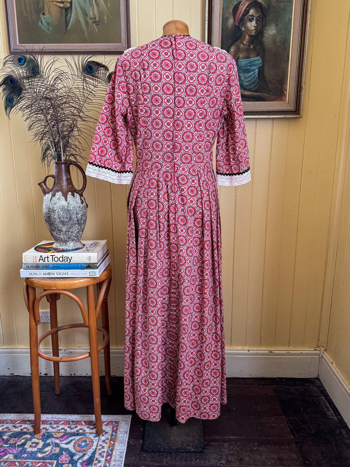 VINTAGE 1970S PRINTED COTTON AND LACE MAXI PRAIRIE DRESS S/M