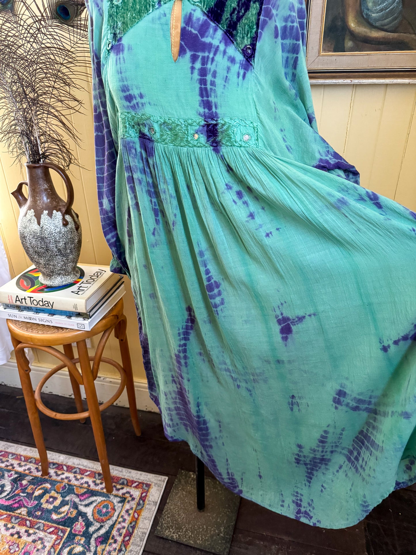 VINTAGE 1990S NEMUKI RAYON TIE DYE GYPSY MIDI DRESS M/L/XL