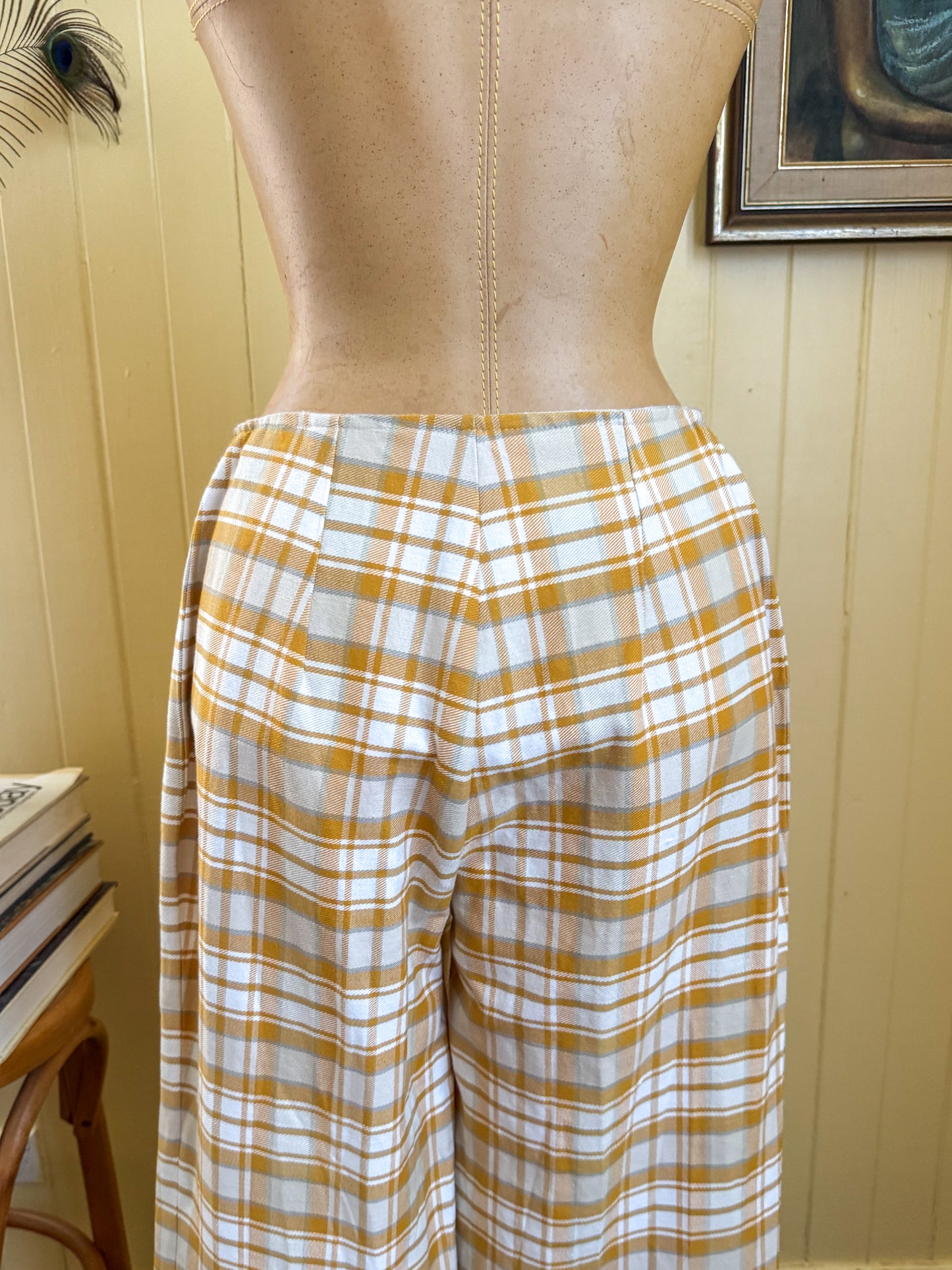VINTAGE 1960S WHITE ROSE GARMENTS VISCOSE BLEND PLAID WIDE LEG PANTS S