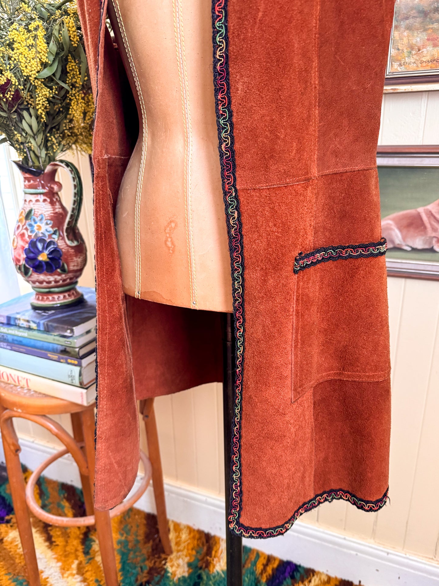 VINTAGE 1970S RUST BROWN SUEDE LEATHER LONGER LINE VEST S