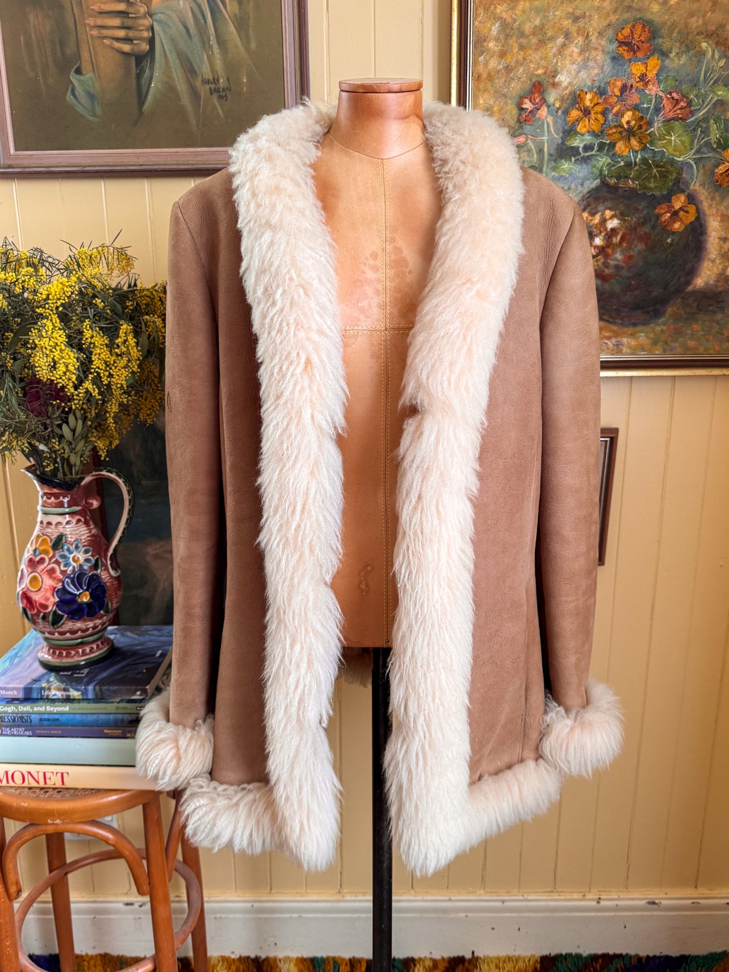 VINTAGE NZ KNIGHT TAYLORS NATURAL SUEDE SHEEPSKIN SHEARLING COAT L