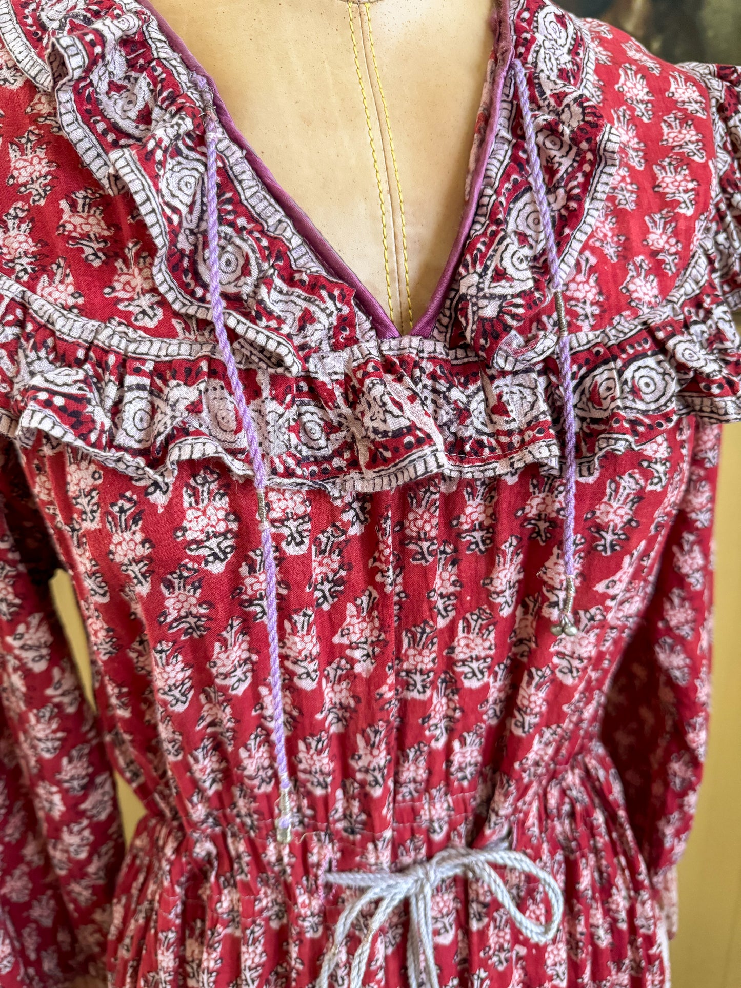 VINTAGE 1970S RARE INDIAN COTTON GAUZE BLOCK PRINT RUFFLED PEASANT DRESS M